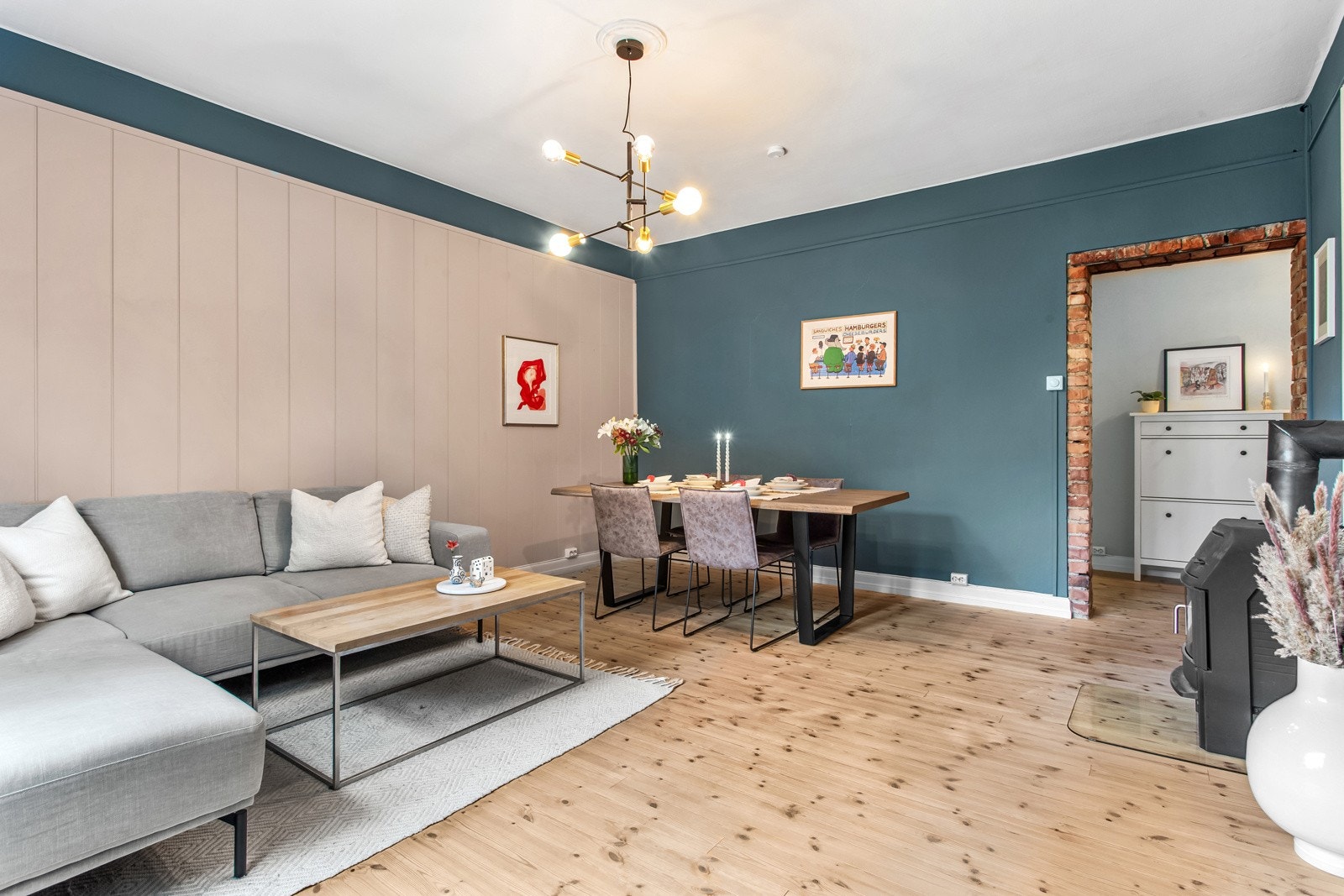 Takhøyden i stuen er på hele 2.77meter. Galleribilde