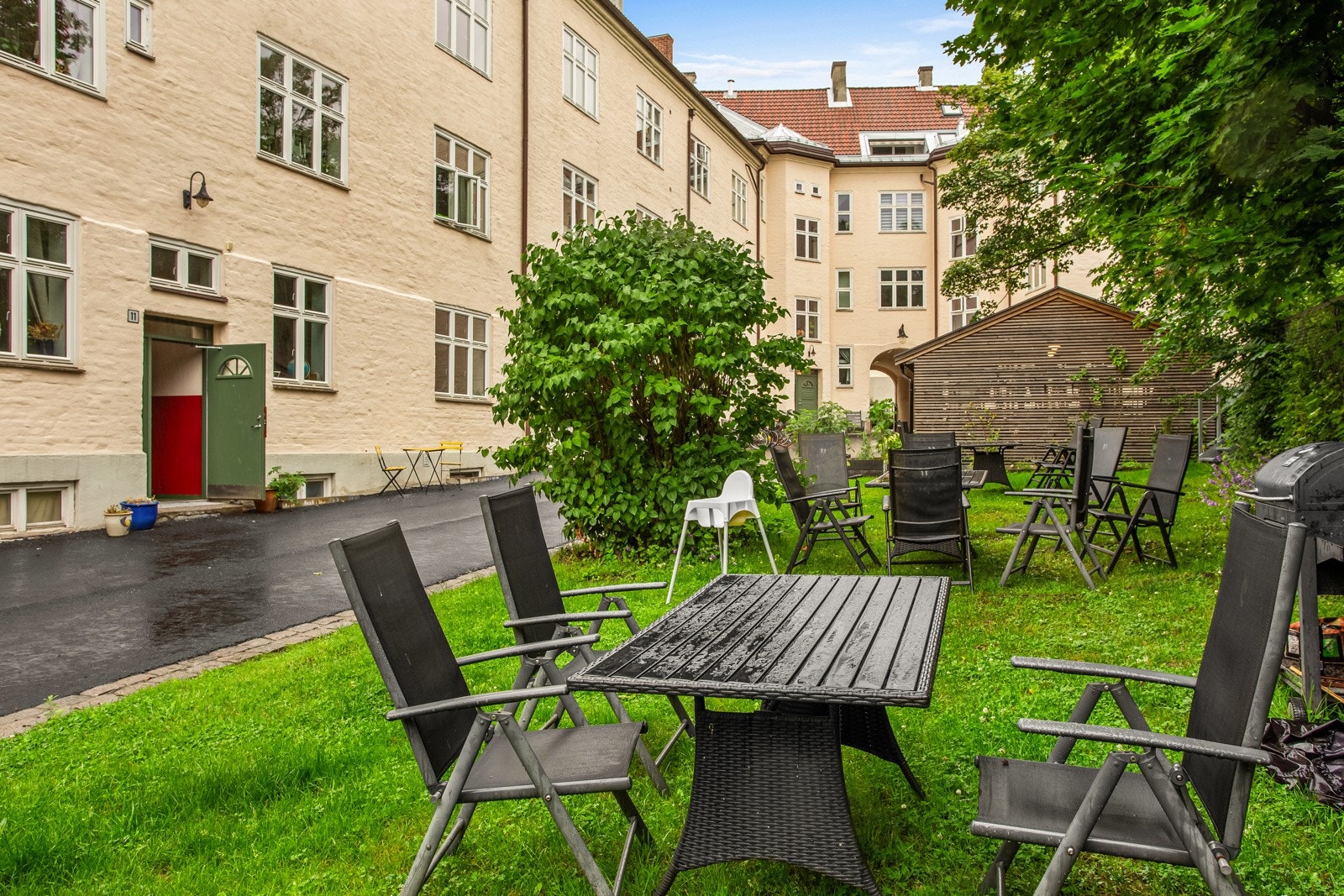 Borettslaget har en hyggelig felles bakhage. Galleribilde
