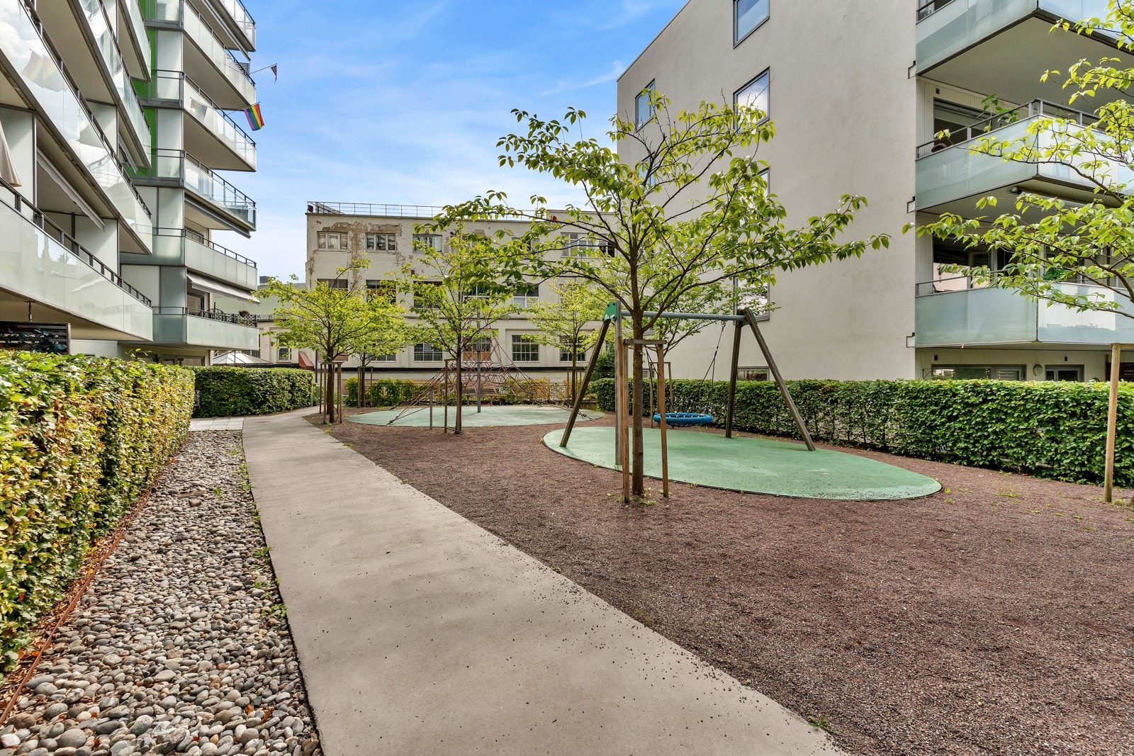 Bakgård. Galleribilde