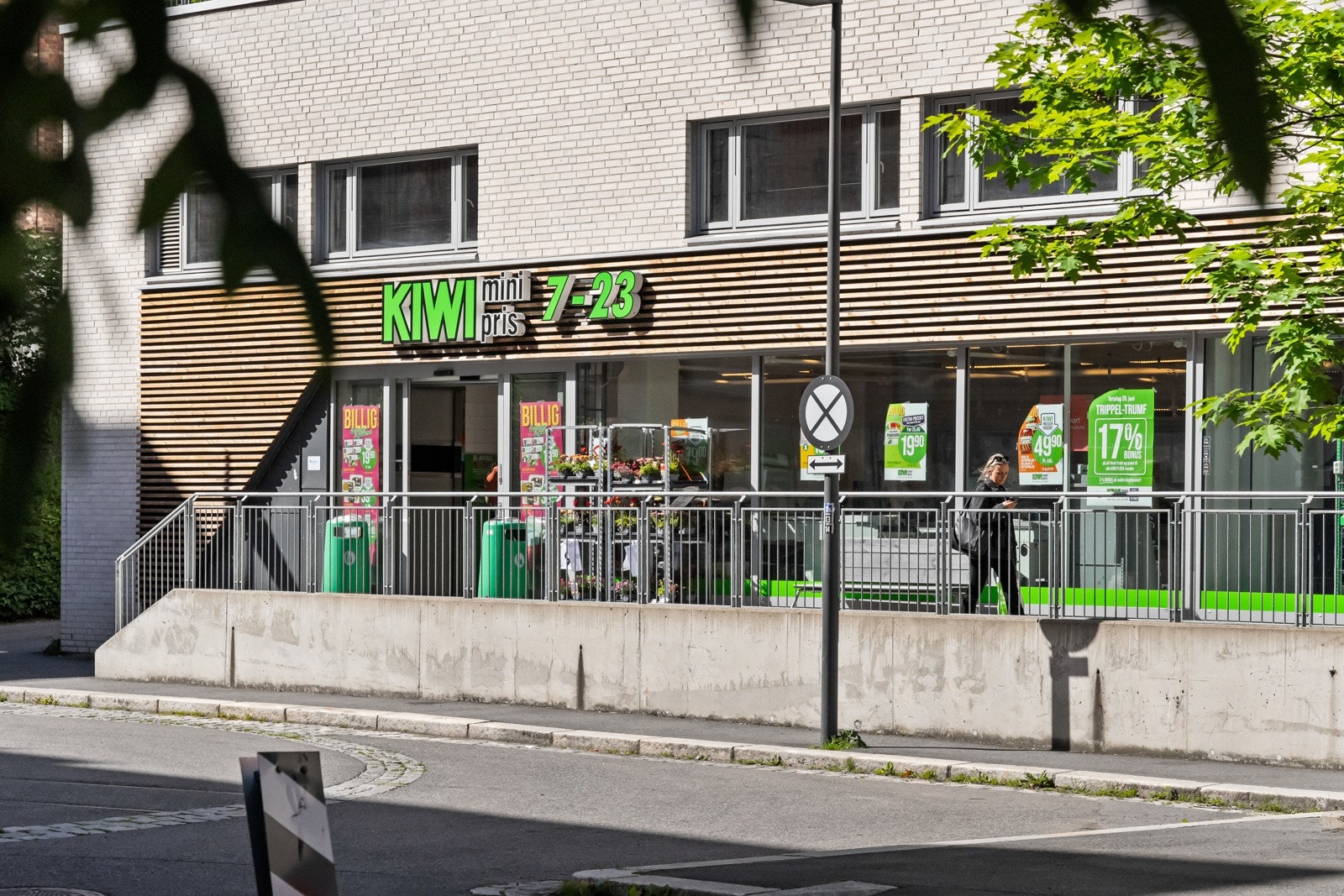 Nærbutikken KIWI Kværnerbyen, kun et par minutter unna! Galleribilde