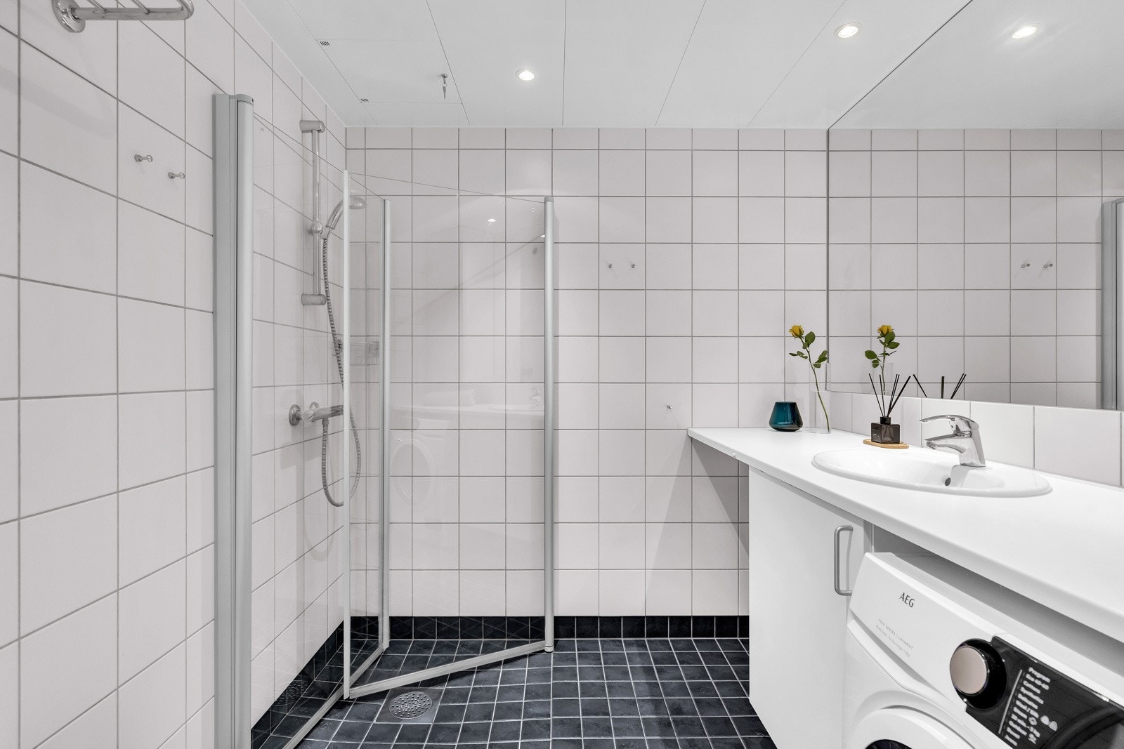 Mekanisk ventilasjon tilknyttet bygningens sentralavtrekk. Galleribilde