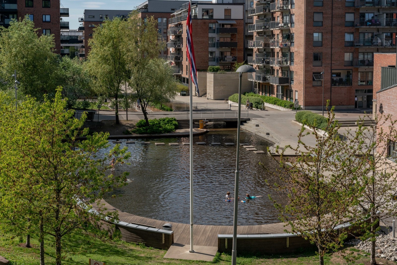 I Kværnerbyen bor man i flotte omgivelser med pent opparbeidede fellesarealer. Galleribilde