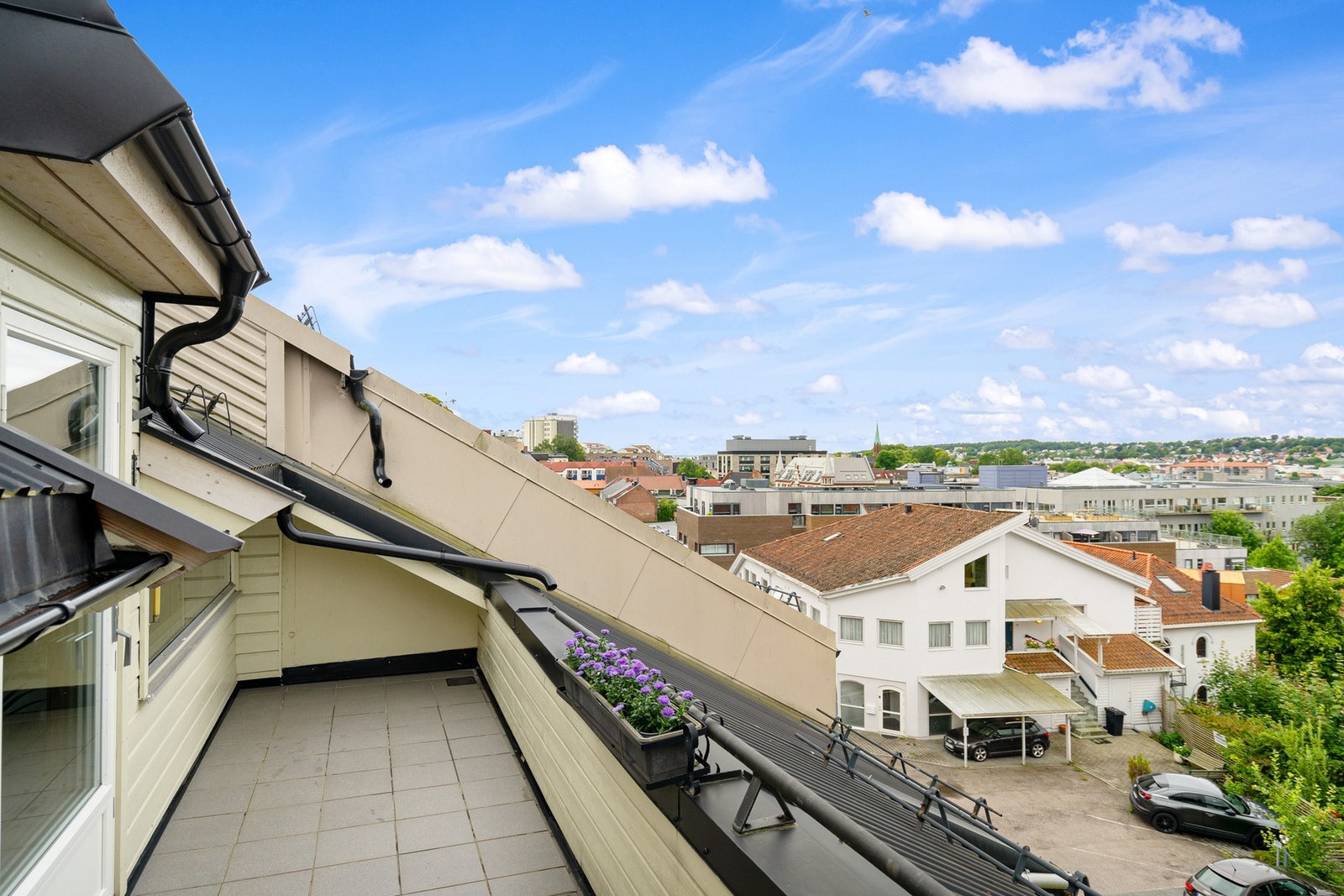 Her kan du sitte og nyte ettermiddagssolen Galleribilde