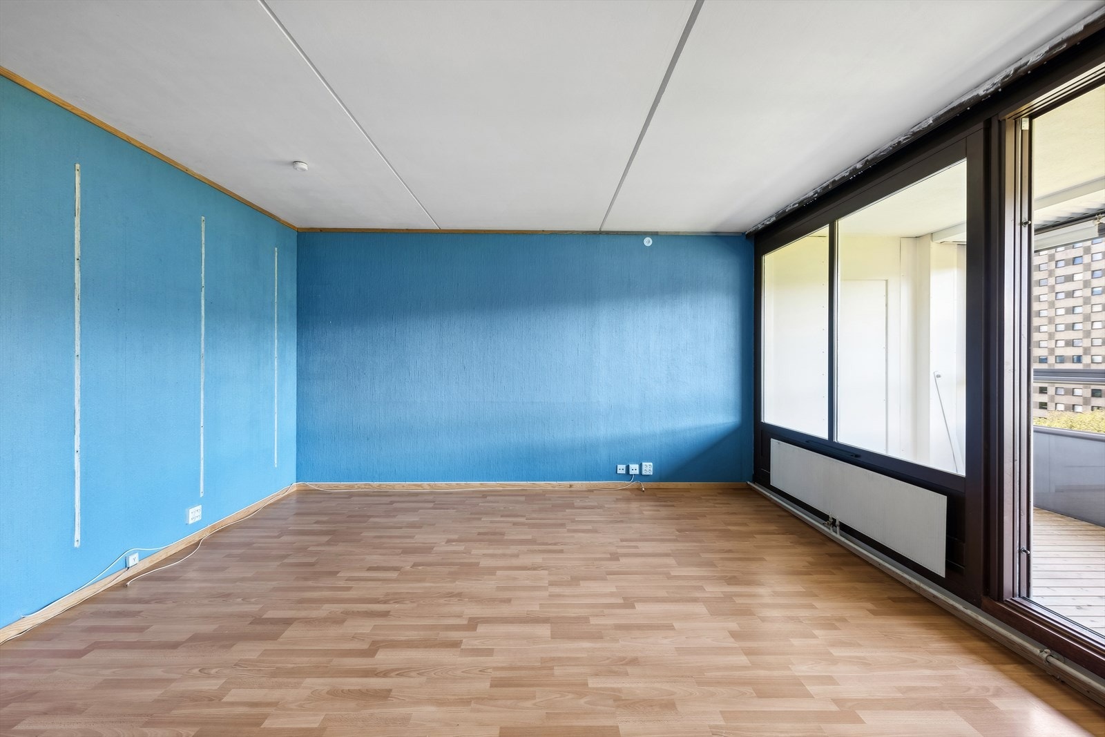 Fra stuen har du utgang til en solrik balkong. Galleribilde