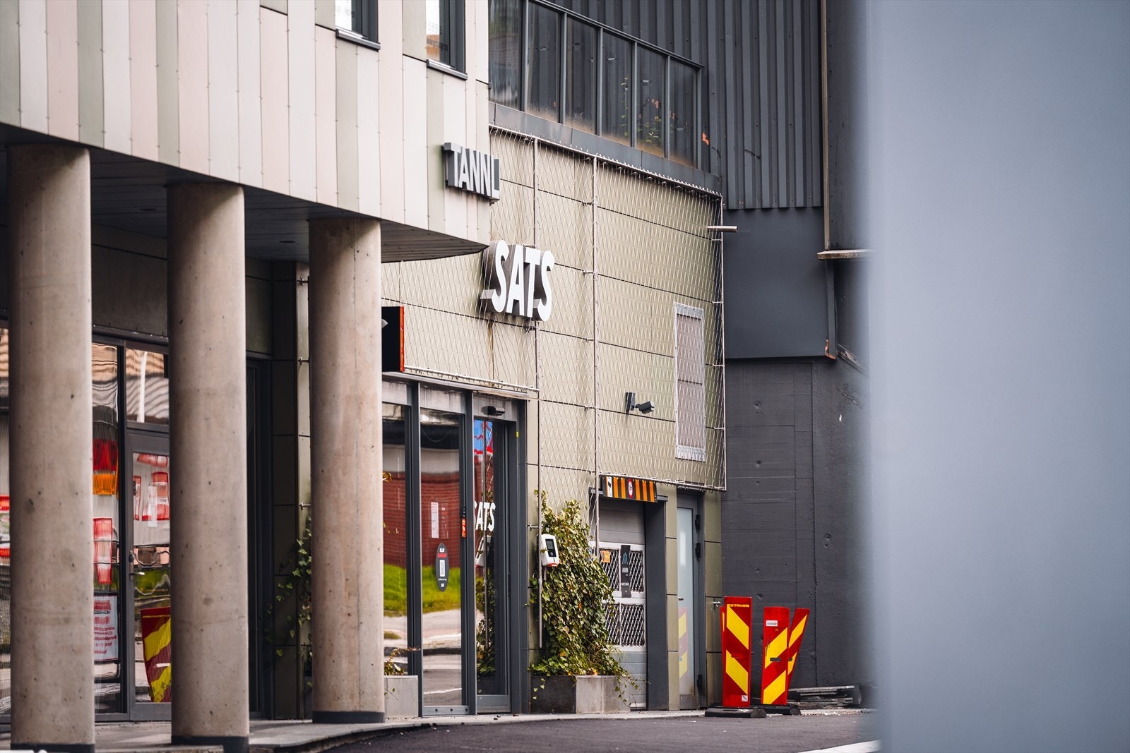 Om du foretrekker innendørs trening er det kort vei til en rekke sentre som bl.a. Sammen trening på Kronstad, samt Next og Sats på Danmarksplass. Galleribilde