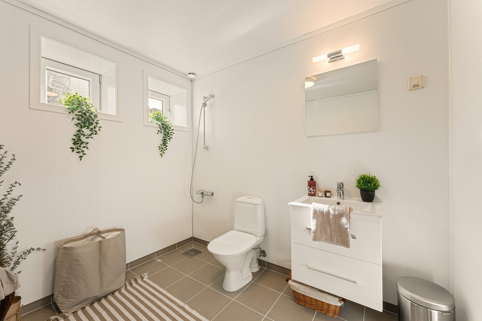 Takhøyden på badet er 2,33 m - 2,38 m. Galleribilde