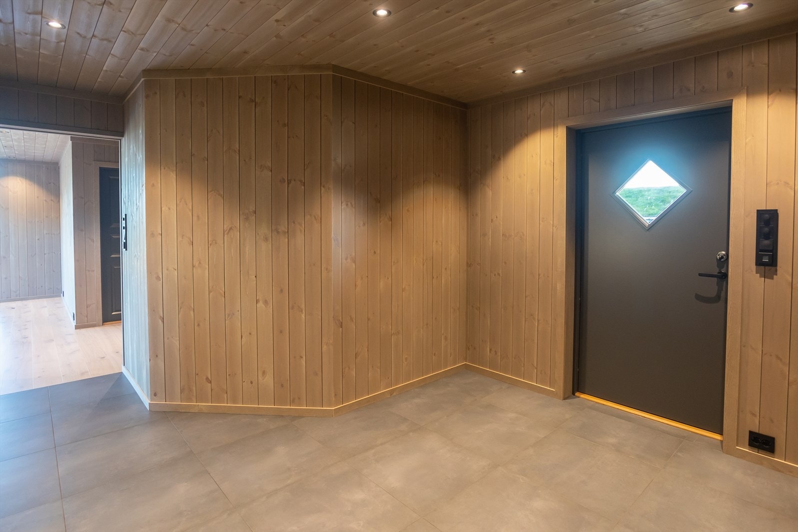 Stor og romslig hall. Galleribilde