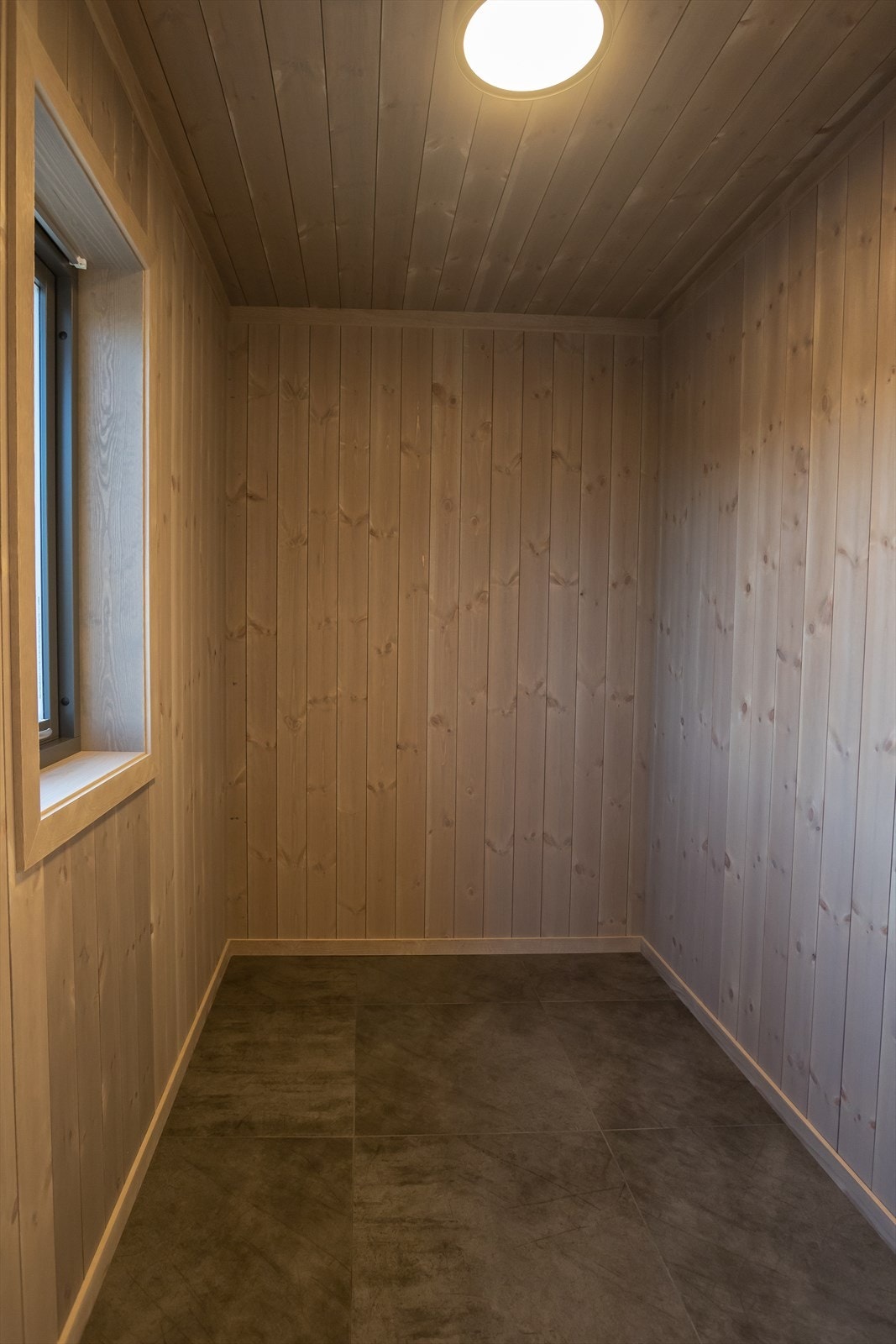 Bod ved inngang. Galleribilde