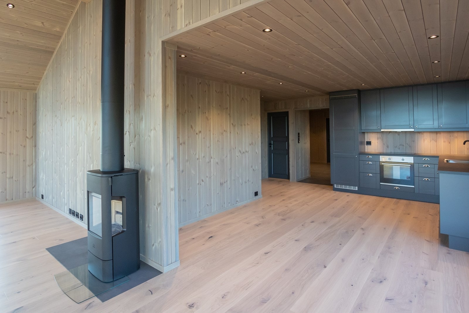 Åpen løsning mellom kjøkken og stue Galleribilde