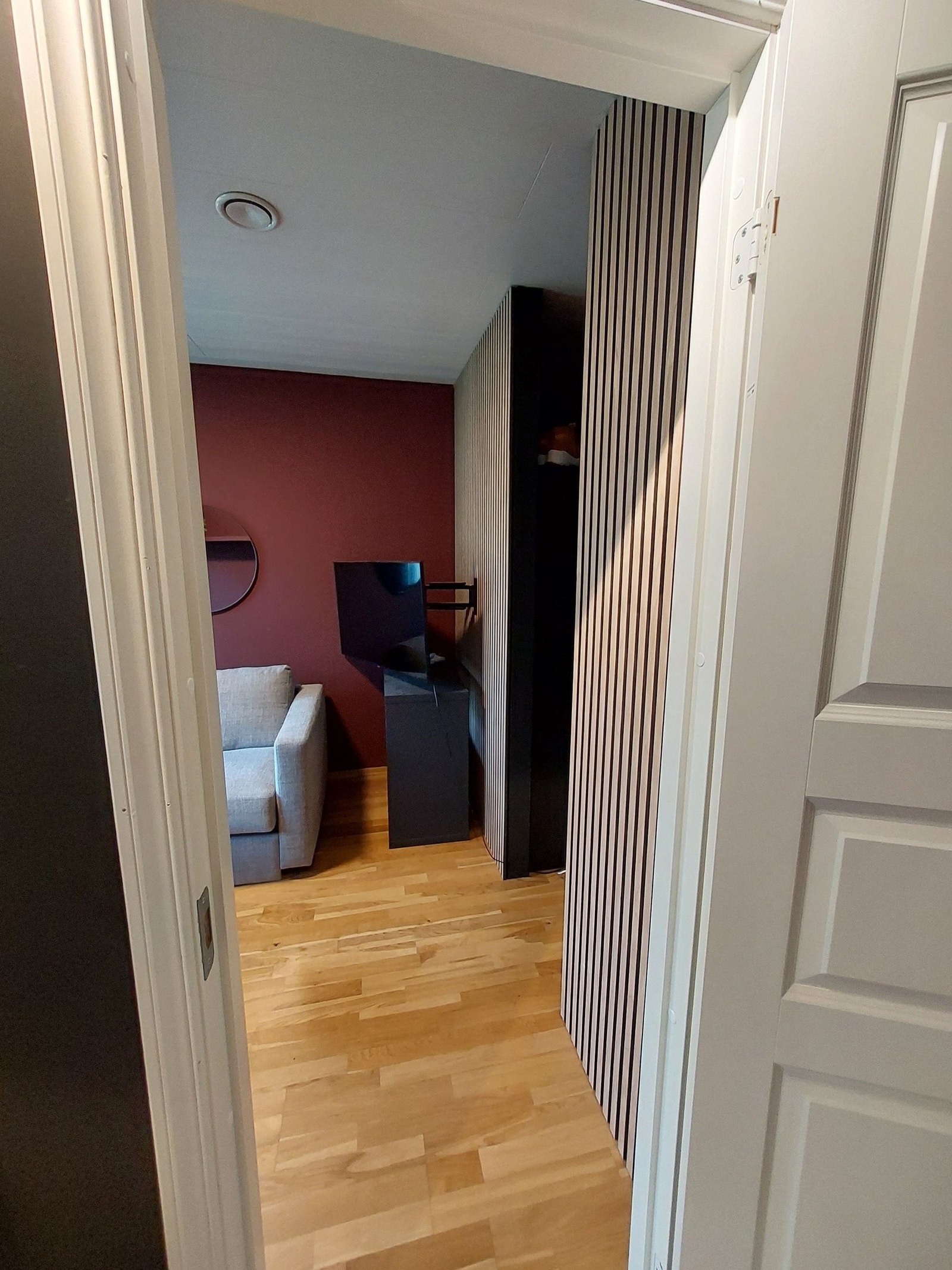 Sov 3 innenfor stue med walkin closet 1 etasje Galleribilde