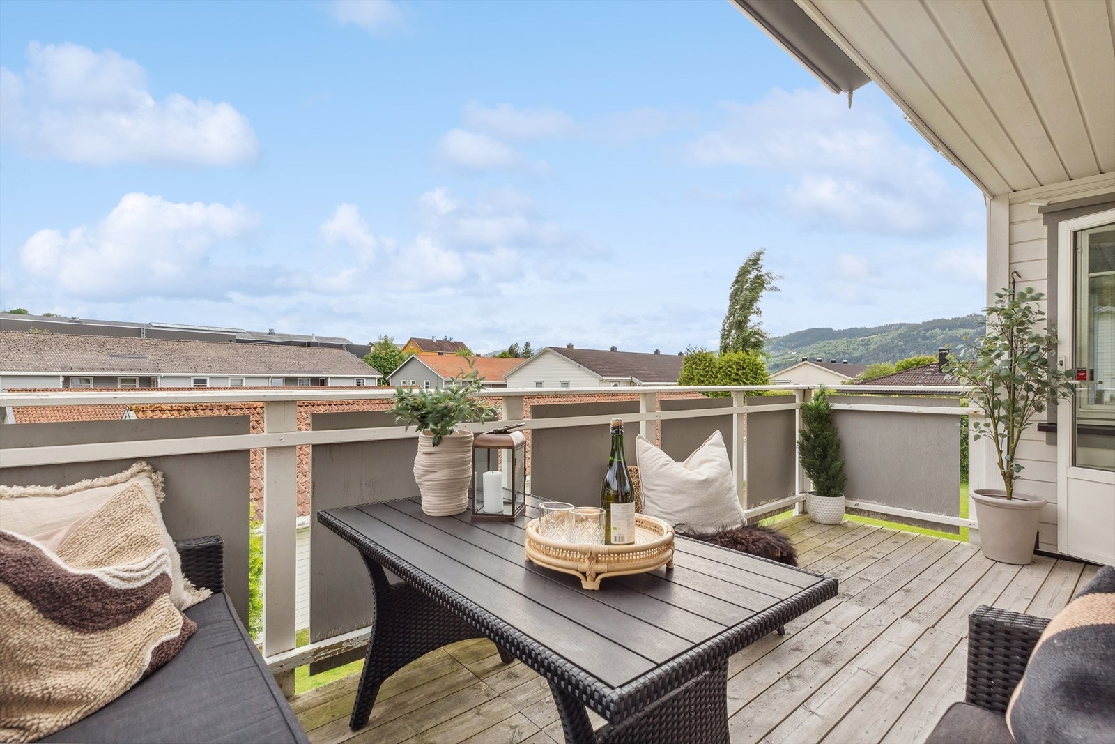 Boligens balkong er på ca. 12 kvm, og kan skilte med gode solforhold. Galleribilde