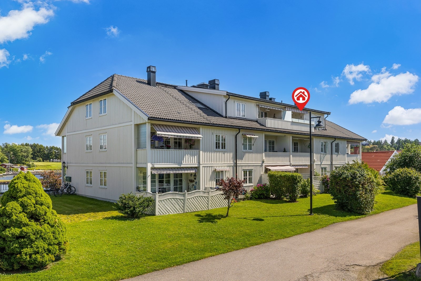 Nydelig opparbeidet hageanlegg i sameiet Galleribilde