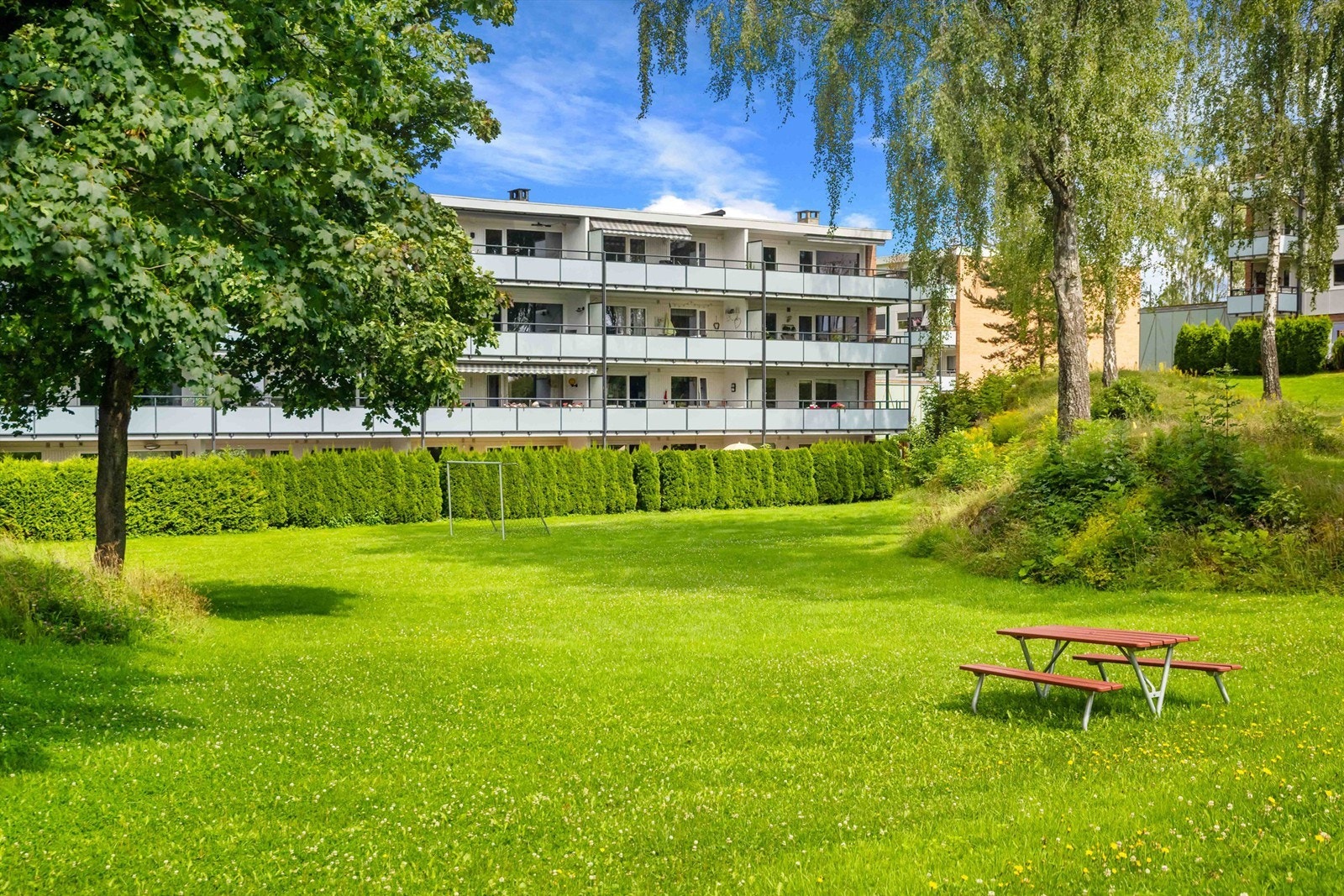 Durud Borettslag ligger på Haslum, på en høyde over Løkeberg, sentralt beliggende mellom Bekkestua og Sandvika Galleribilde