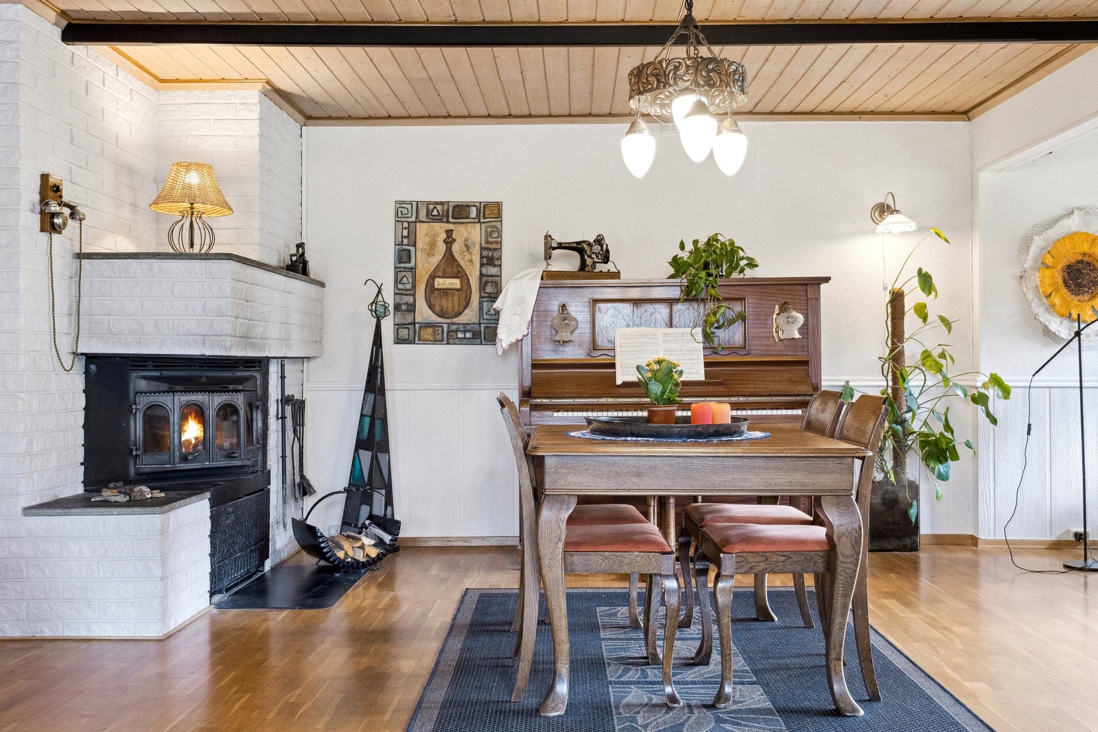 Hyggelig peisinnsats på stuen. Galleribilde
