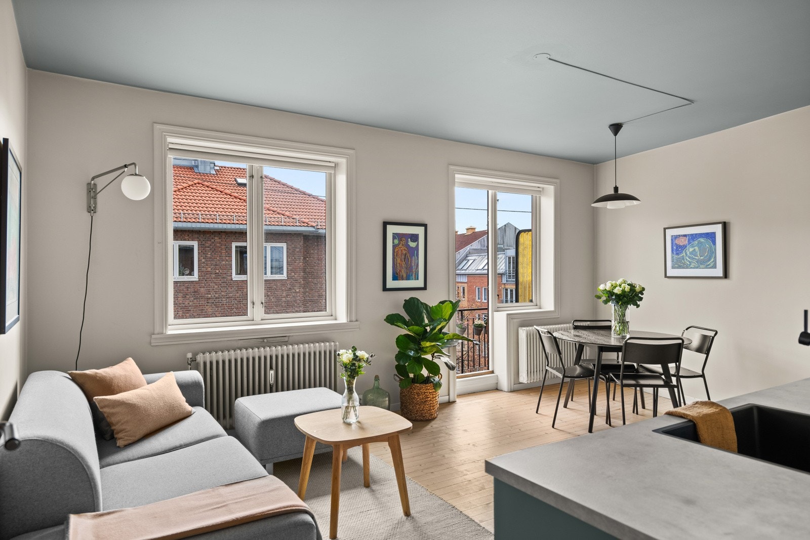 Velkommen til Jens Bjelkes gate 80B og en meget lekker 2-roms med en arealeffektiv planløsning sentralt i Oslo. Galleribilde