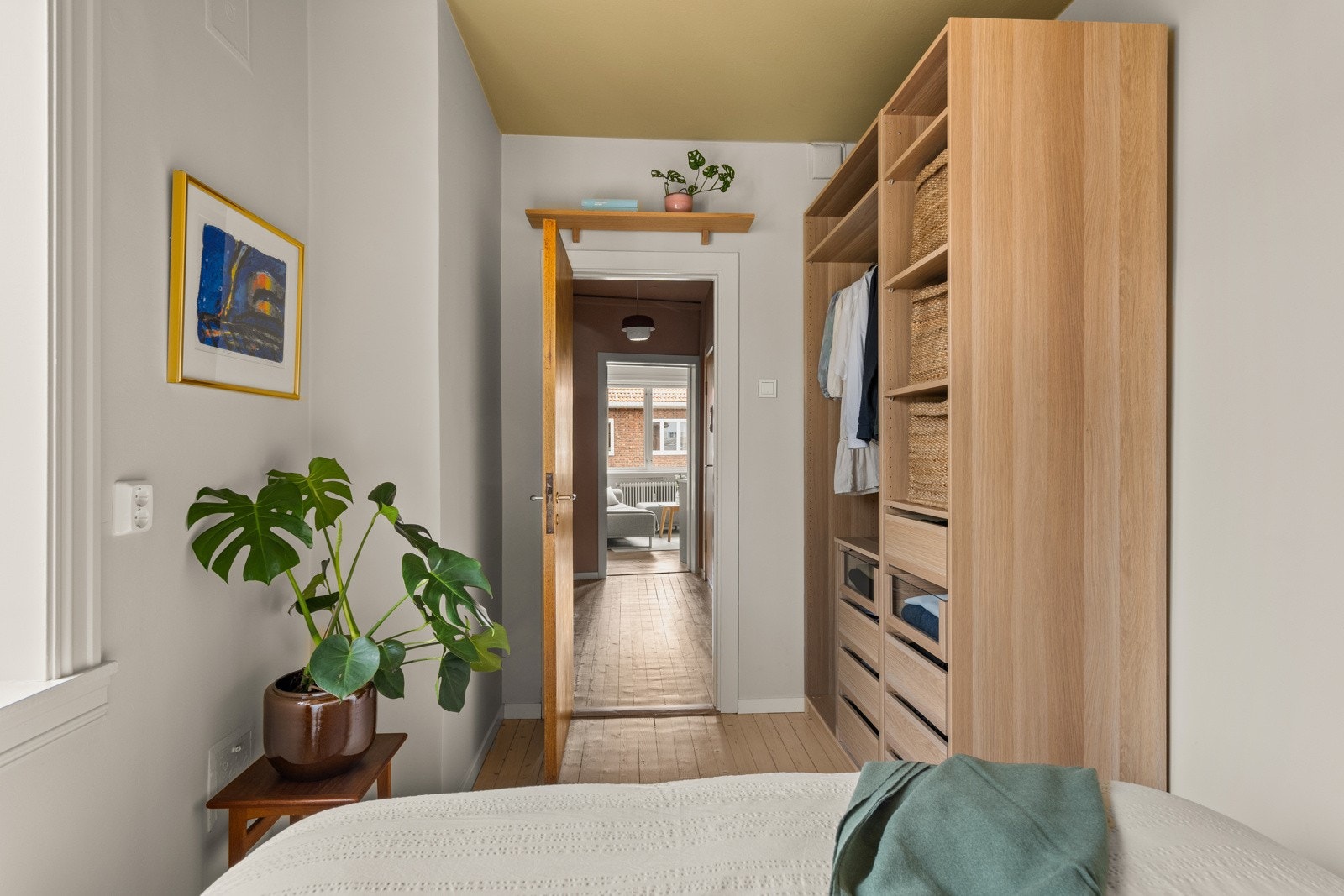Soverommet vender mot stille og rolig bakgård. Galleribilde