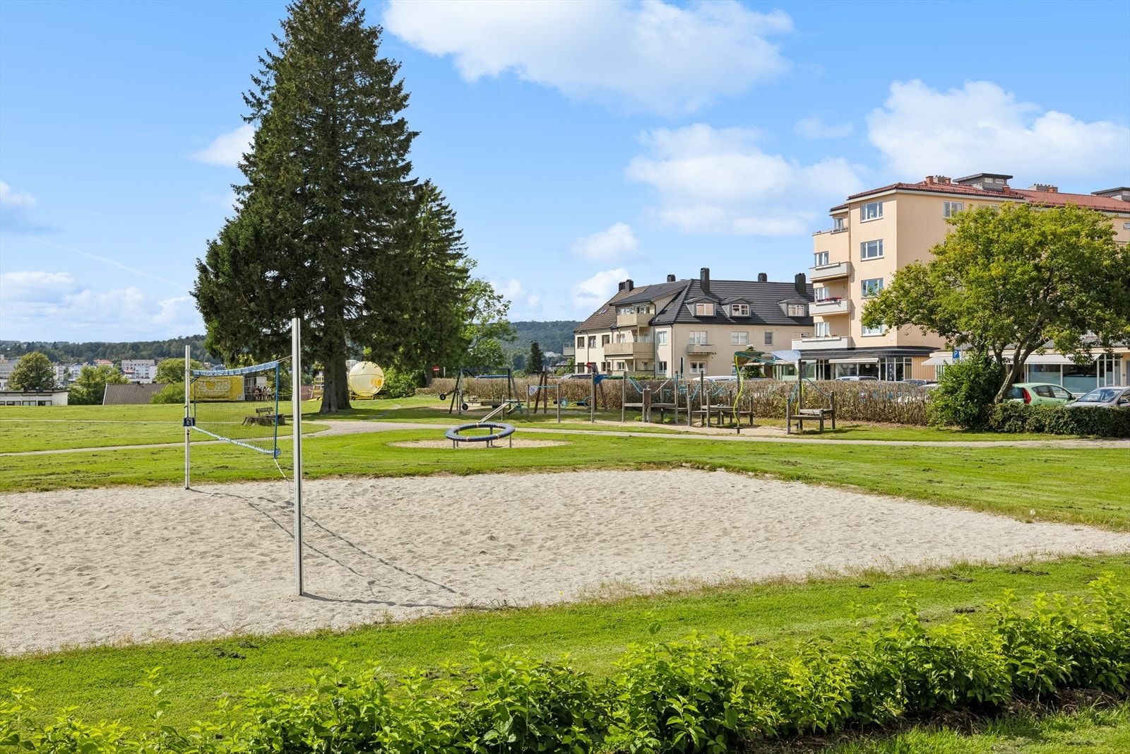 Vabua park som kun er et steinkast unna leiligheten. Her finner du lekestativ, benker, stor gressplen og populær akebakke på vinterstid. Galleribilde