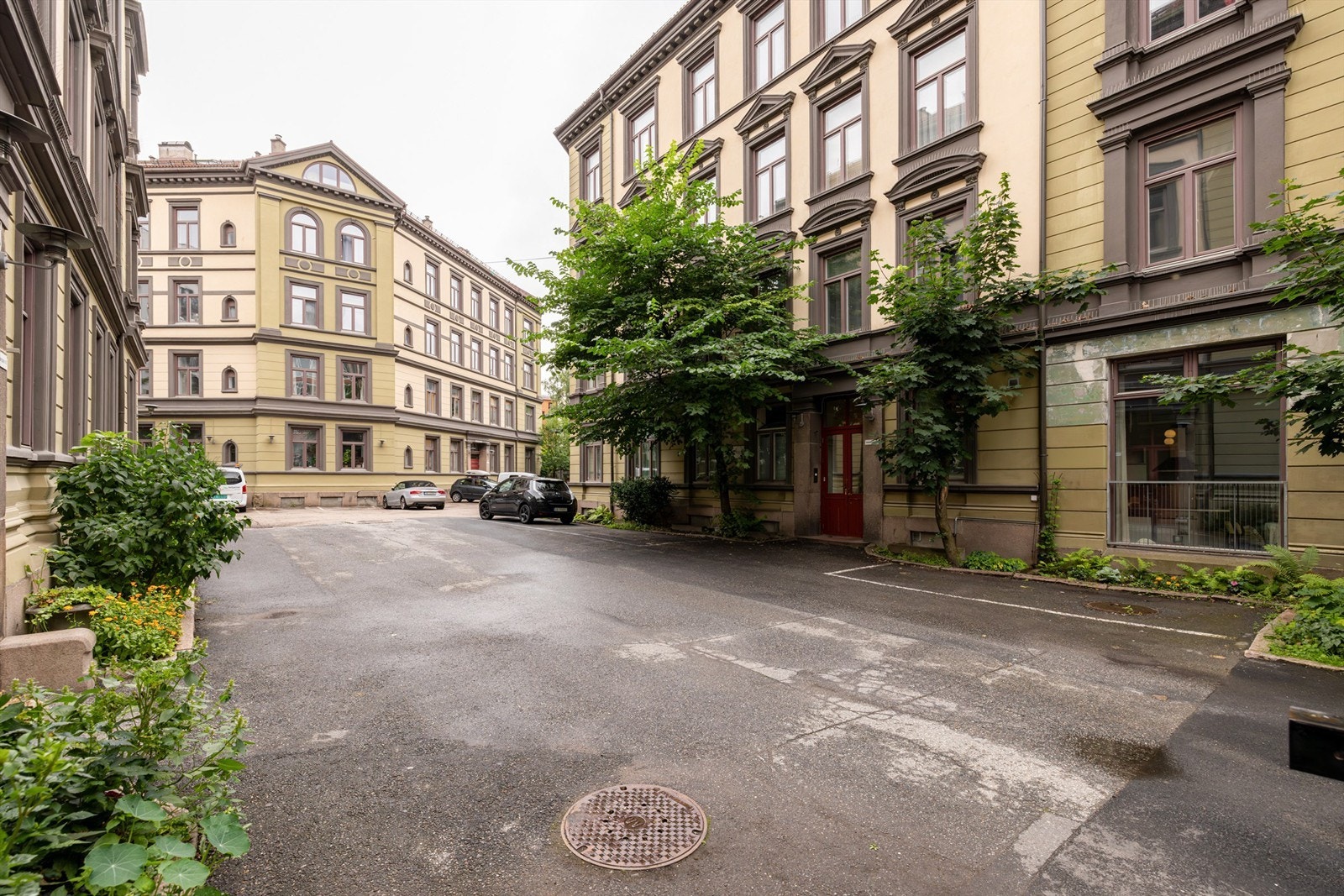 Adkomst fra Hollendergata med privat innkjøring. Galleribilde