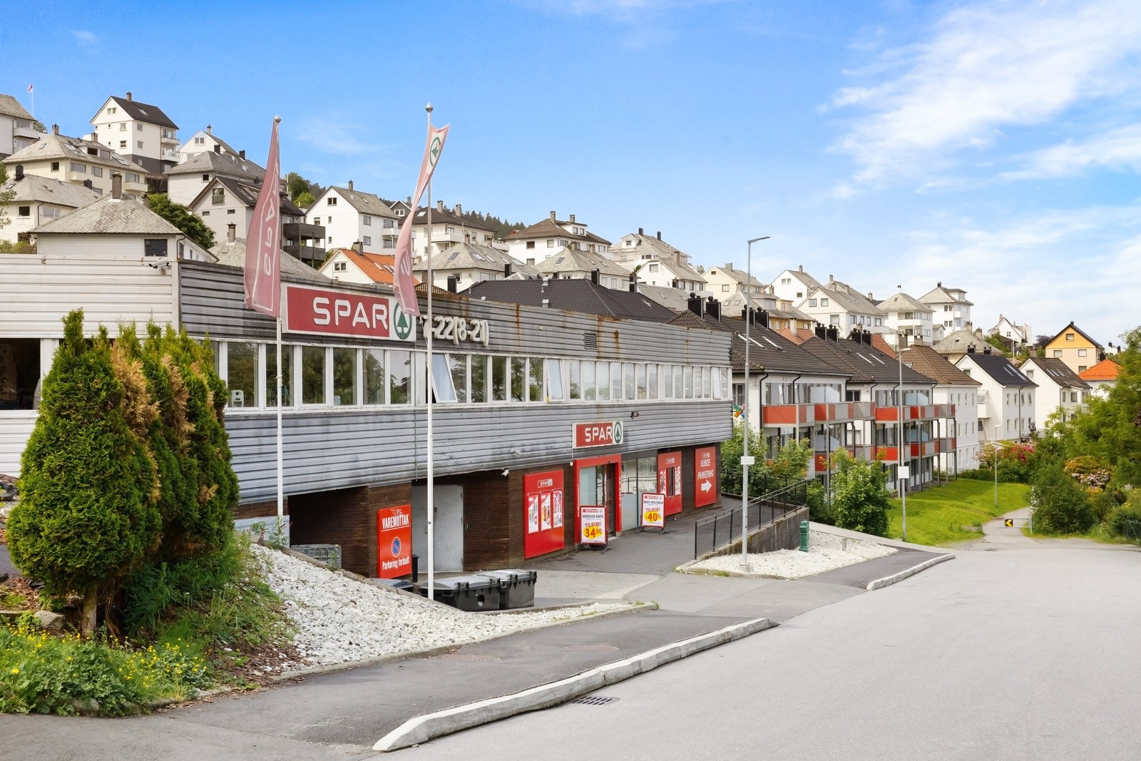 Sparbutikken ligger like nedefor blokken. I tillegg ligger Rema også like ved Galleribilde