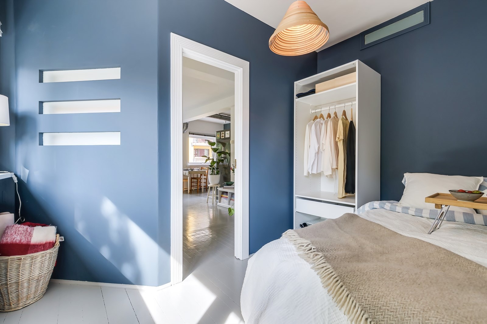 Her har du god plass til dobbeltseng og garderobe. Galleribilde