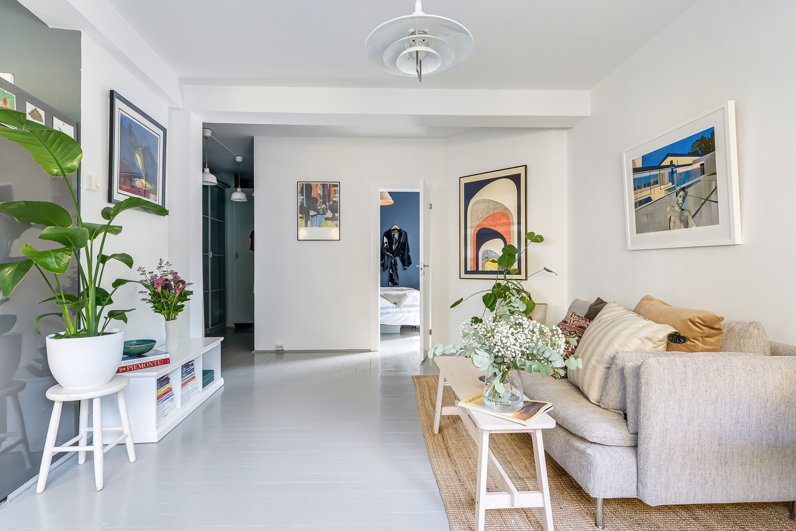 Fra stuen har du adkomst til leilighetens soverom. Galleribilde