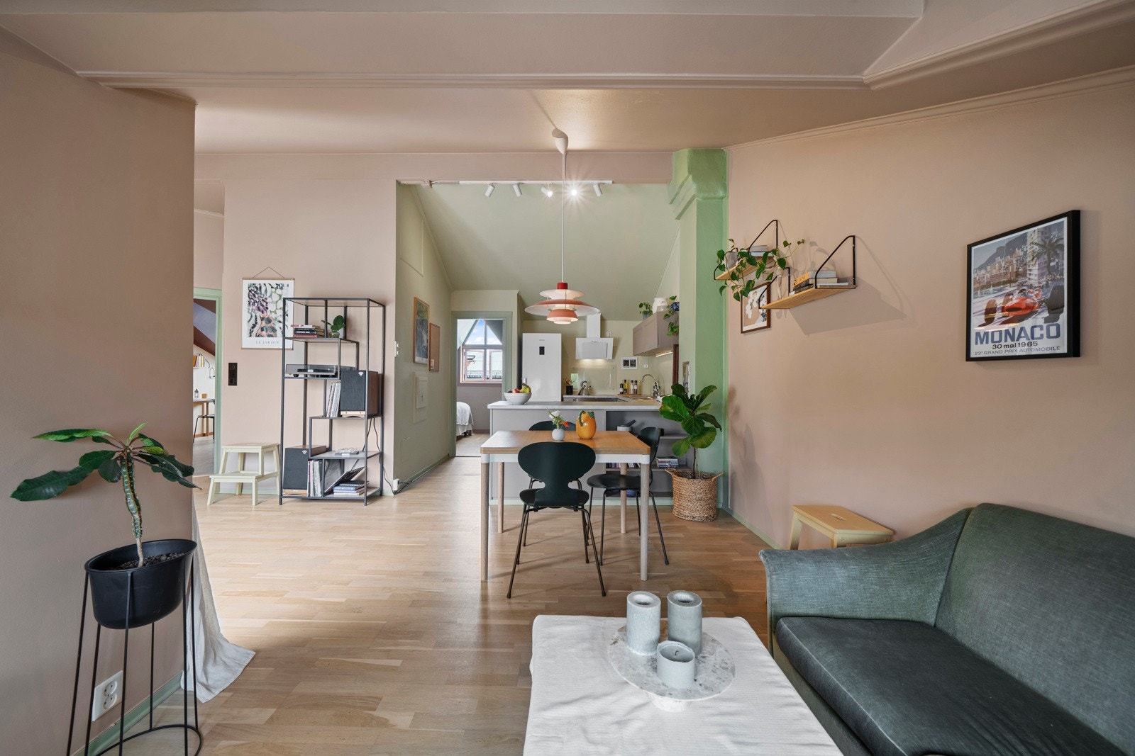 Stuen er det perfekte stedet for avslapning og sosiale stunder. Galleribilde