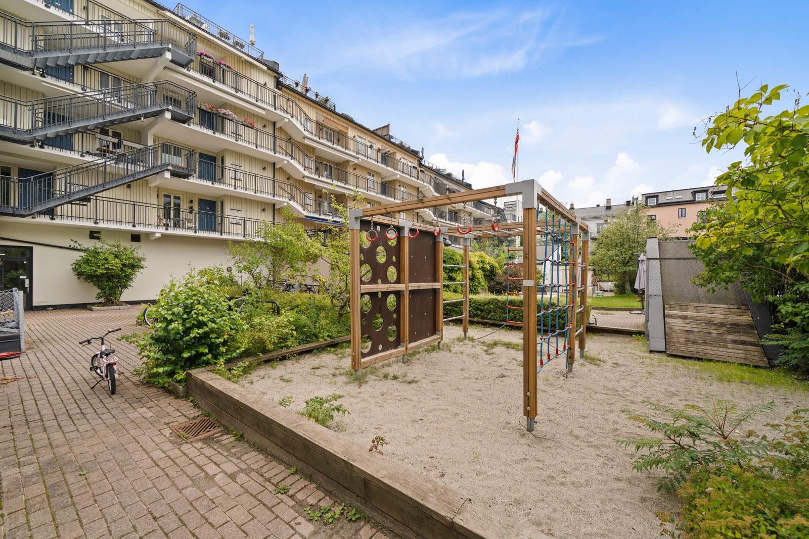 For de minste er det også lekeapparater som barna kan få gleden av. Galleribilde