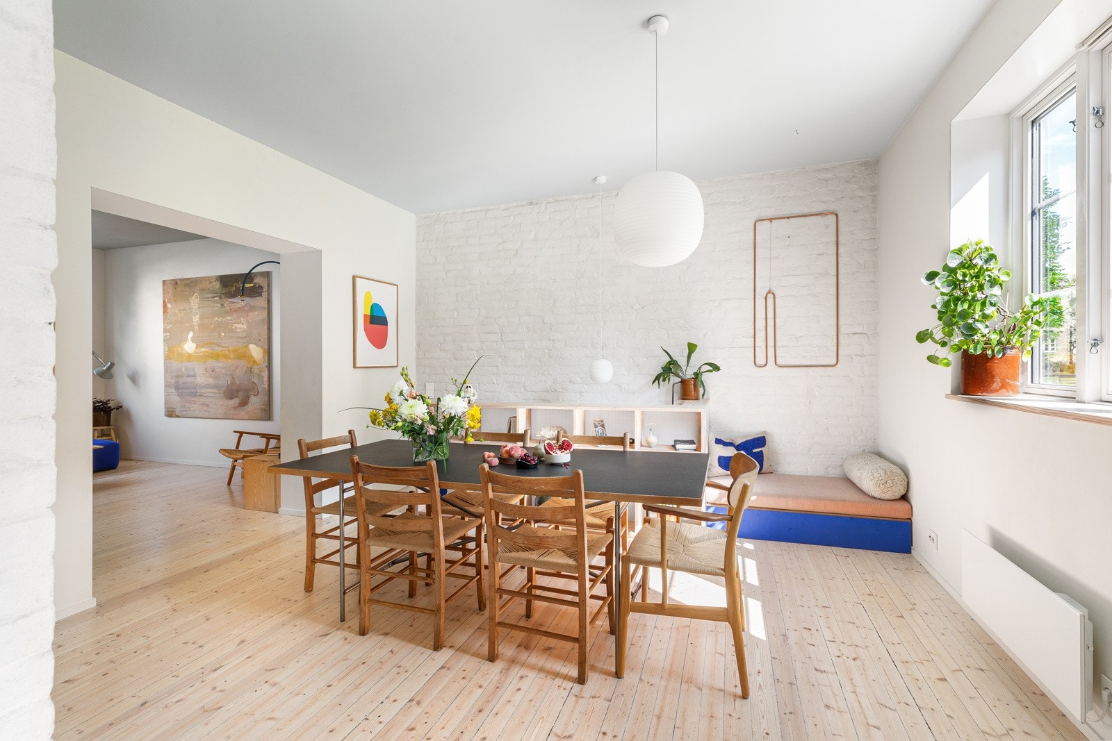 Klassiske detaljer som heltre originale gulv og god himlingshøyde. Galleribilde