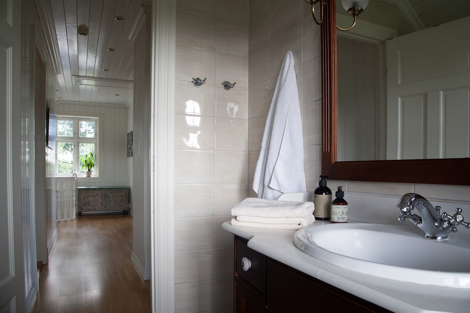 Pent flislagt bad Galleribilde