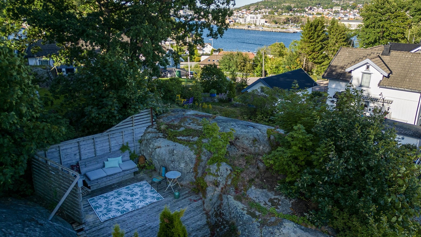 Eiendommen har en sjønær beliggenhet Galleribilde