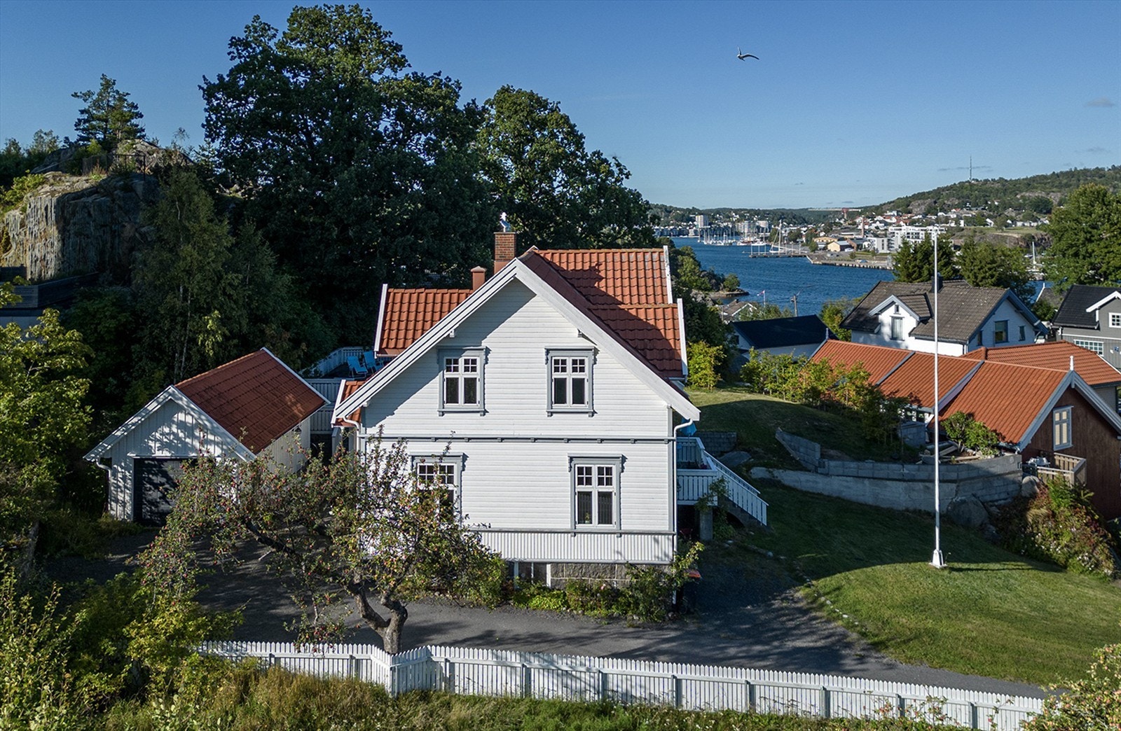 Eiendom med sjønær beliggenhet Galleribilde