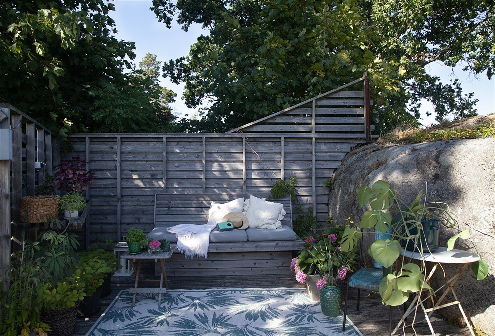 Eiendommen har flere flotte uteplasser Galleribilde