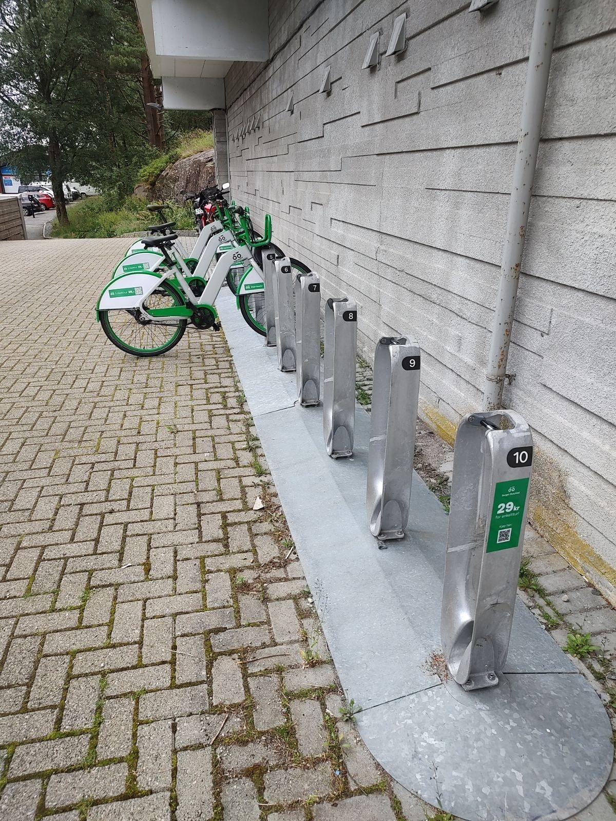 - RETT utenfor egen inngangsdør finner du bysykkelstativ. 4 min sykling til Oasen / bybane der du kan slippe av sykkelen - Galleribilde