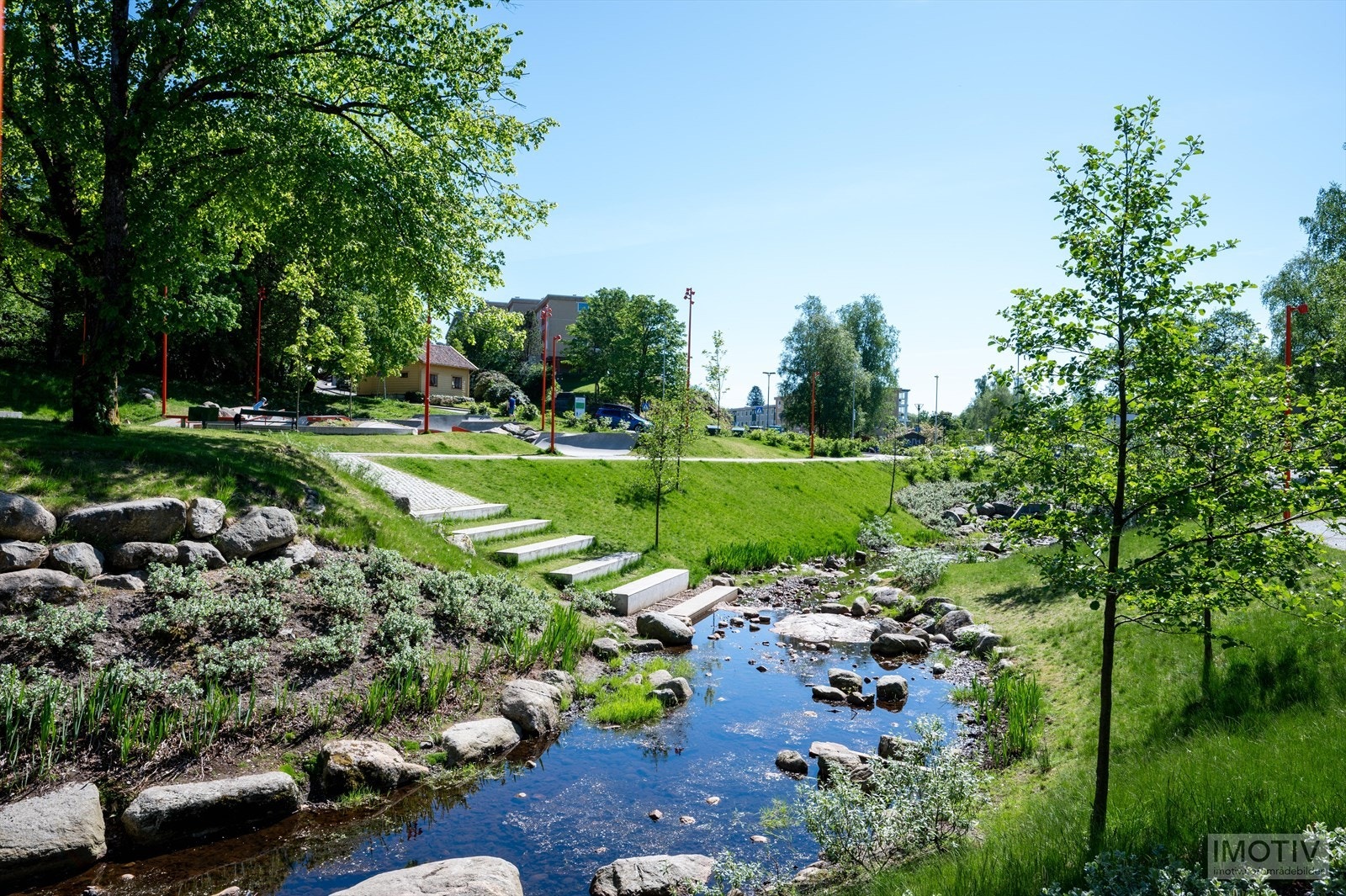 - Vakre Lynghaugparken ligger i gangavstand fra leiligheten - Galleribilde
