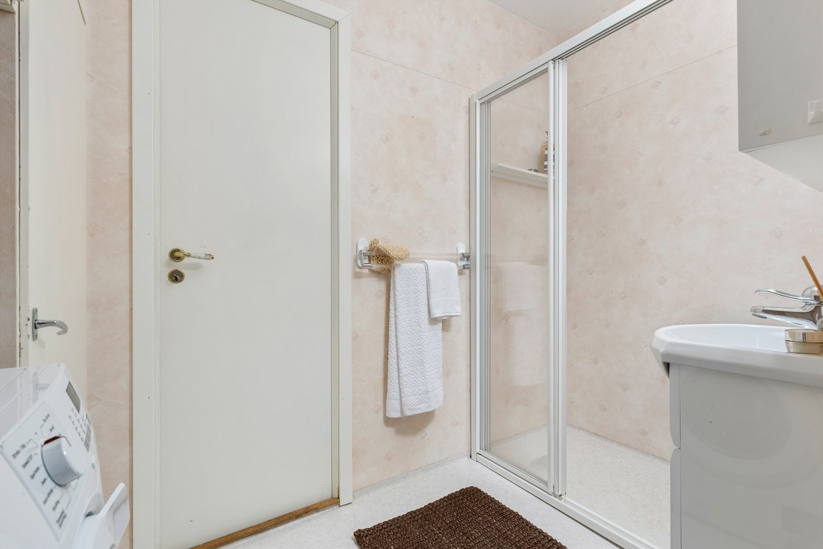 - Badet har behagelig varme i gulv - Galleribilde