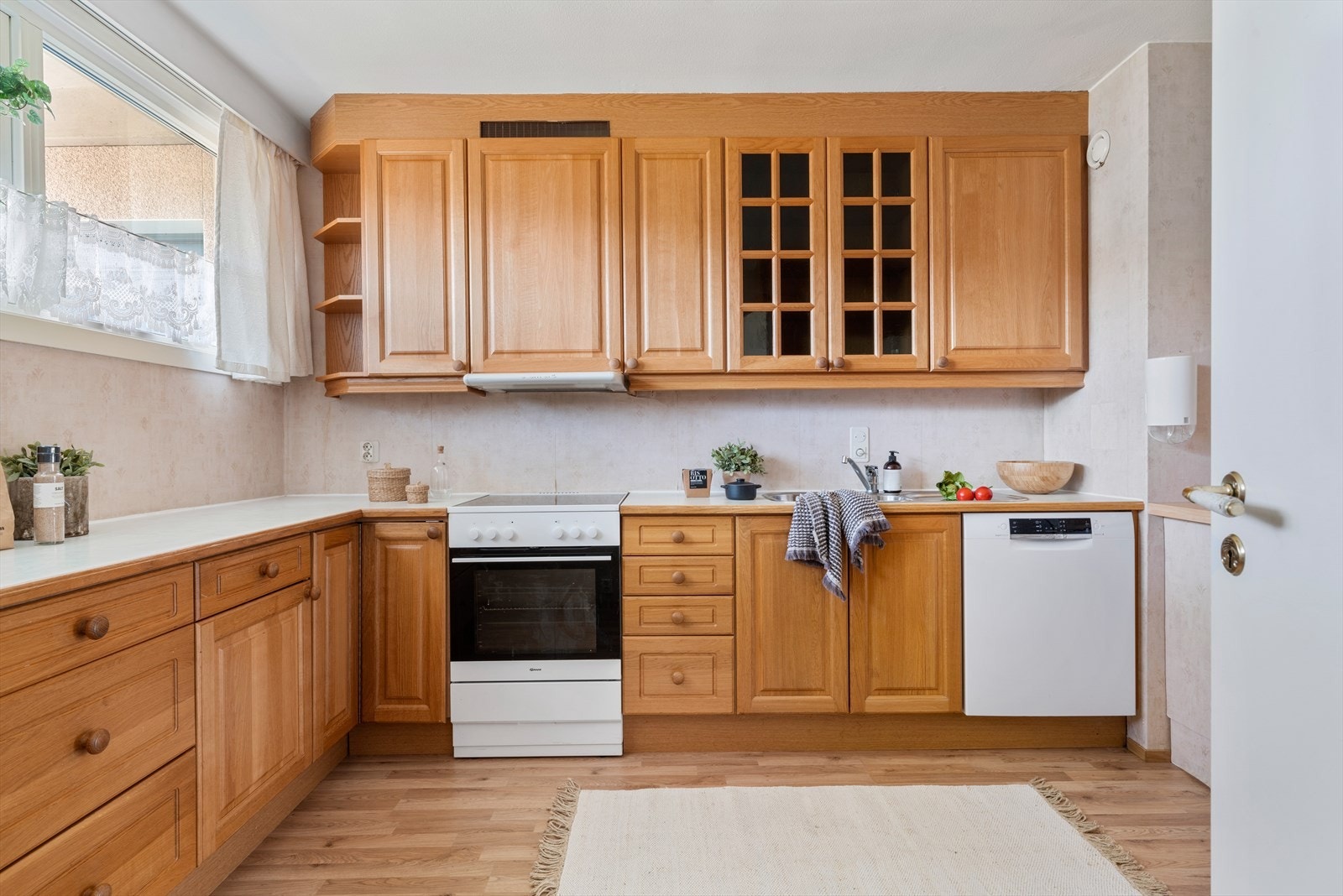 - Kjøkkenet måler 10,7m² - Galleribilde