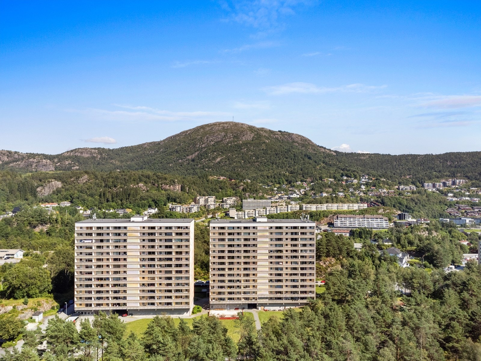 - Et veldrevet og attraktivt borettslag med godt naboskap og vaktmestertjenester - Galleribilde