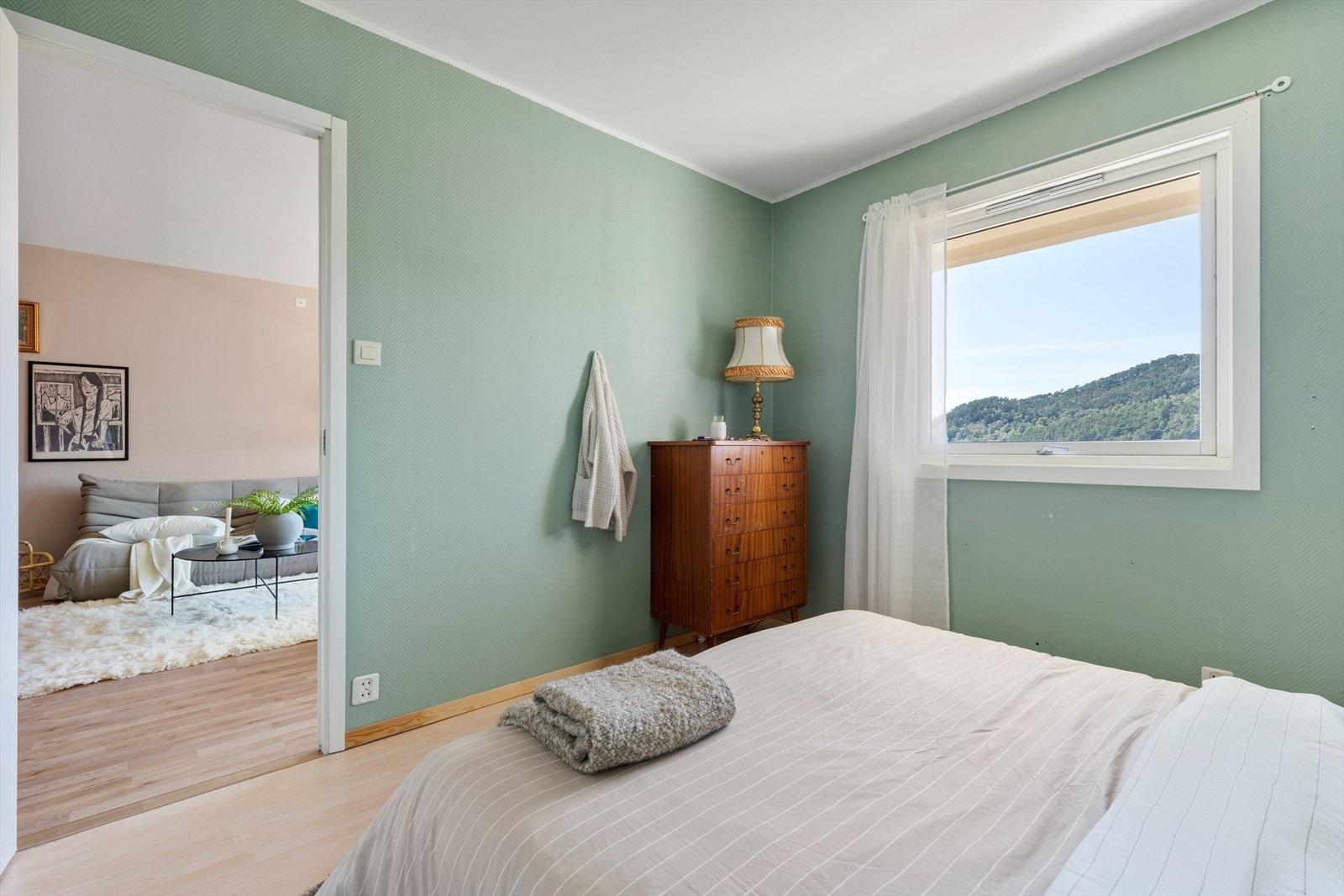 - Soverommet er vendt mot naturen og rolige omgivelser - Galleribilde