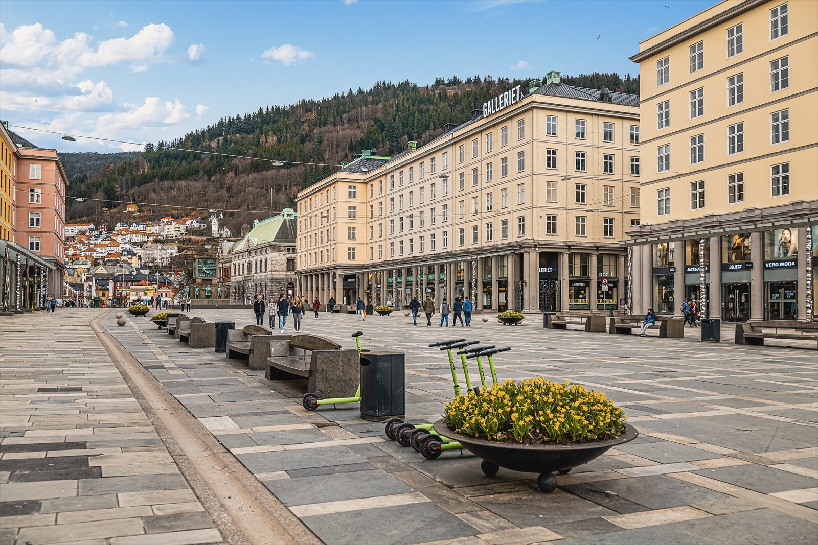 - Torgallmenningen og alt sentrumskjernen har å by på bare en kort spasertur unna - Galleribilde