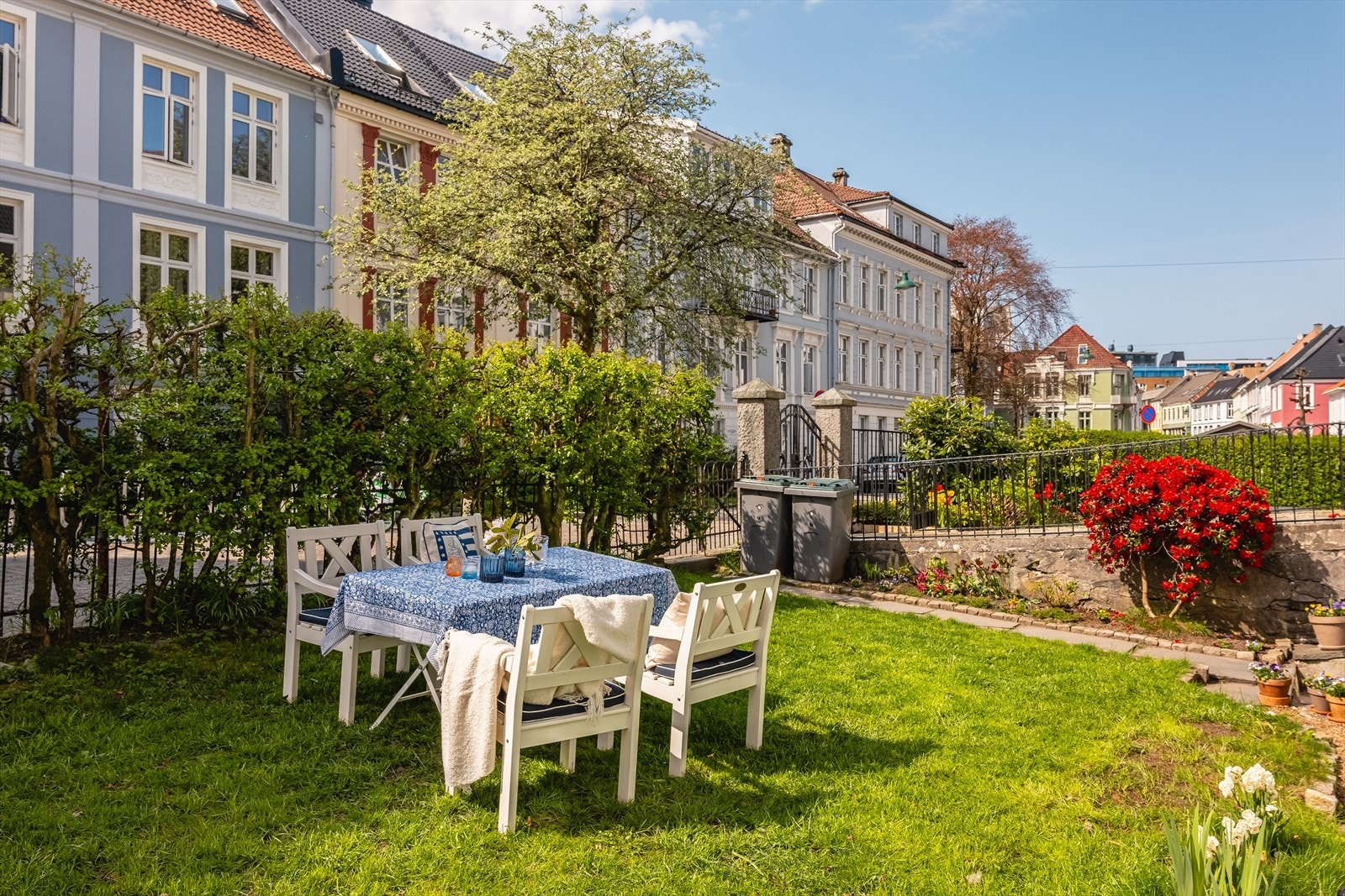 - Nydelig bygårdsleilighet med felles forhage, i en bilfri gate - Galleribilde