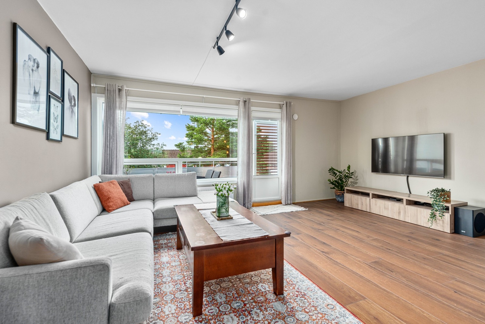 EiendomsMegler 1 ved Mathias Åsvang har gleden av å presentere Rådyrvegen 56 A. Galleribilde