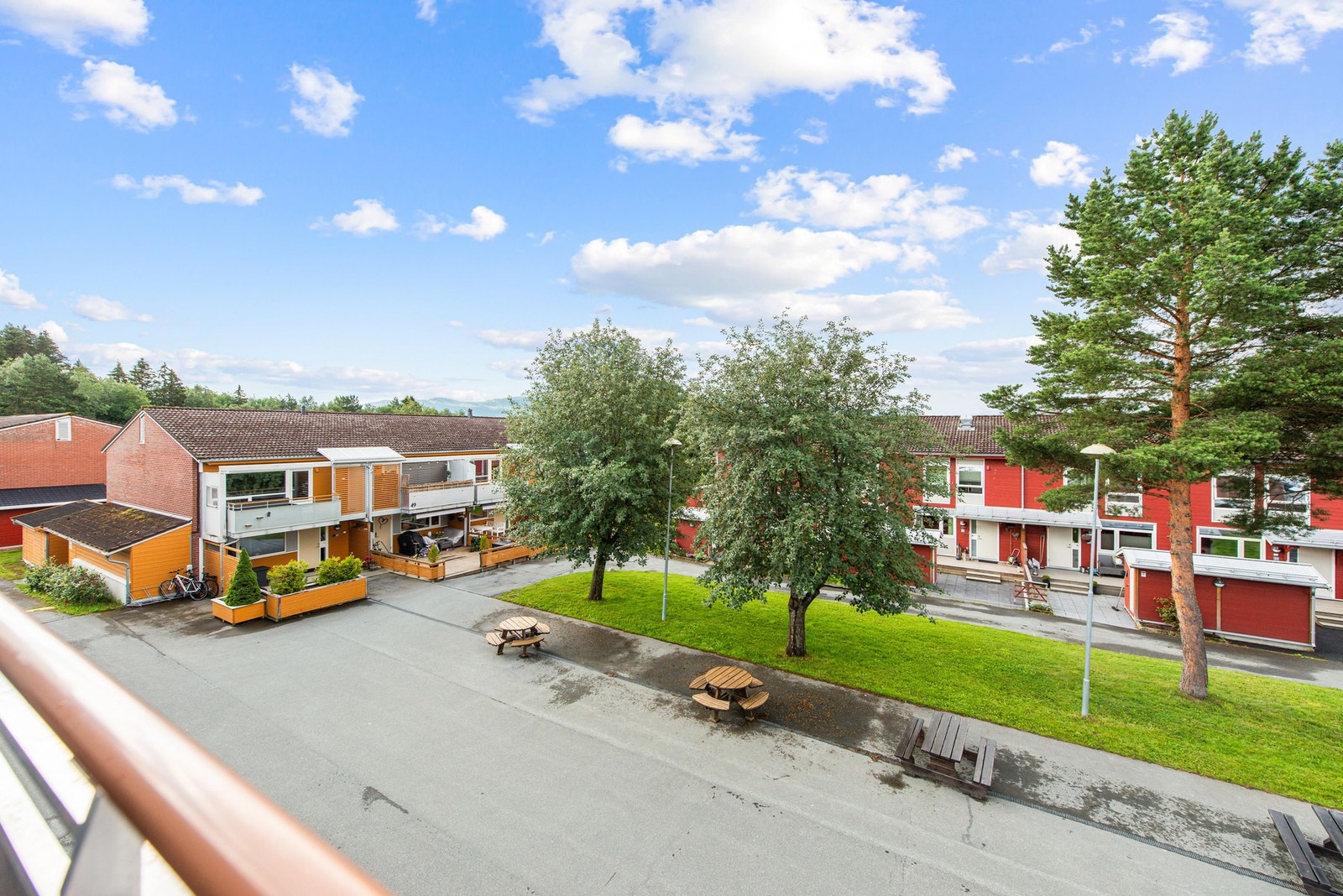 Leiligheten har en flott beliggenhet i Lyngmyra borettslag. Galleribilde