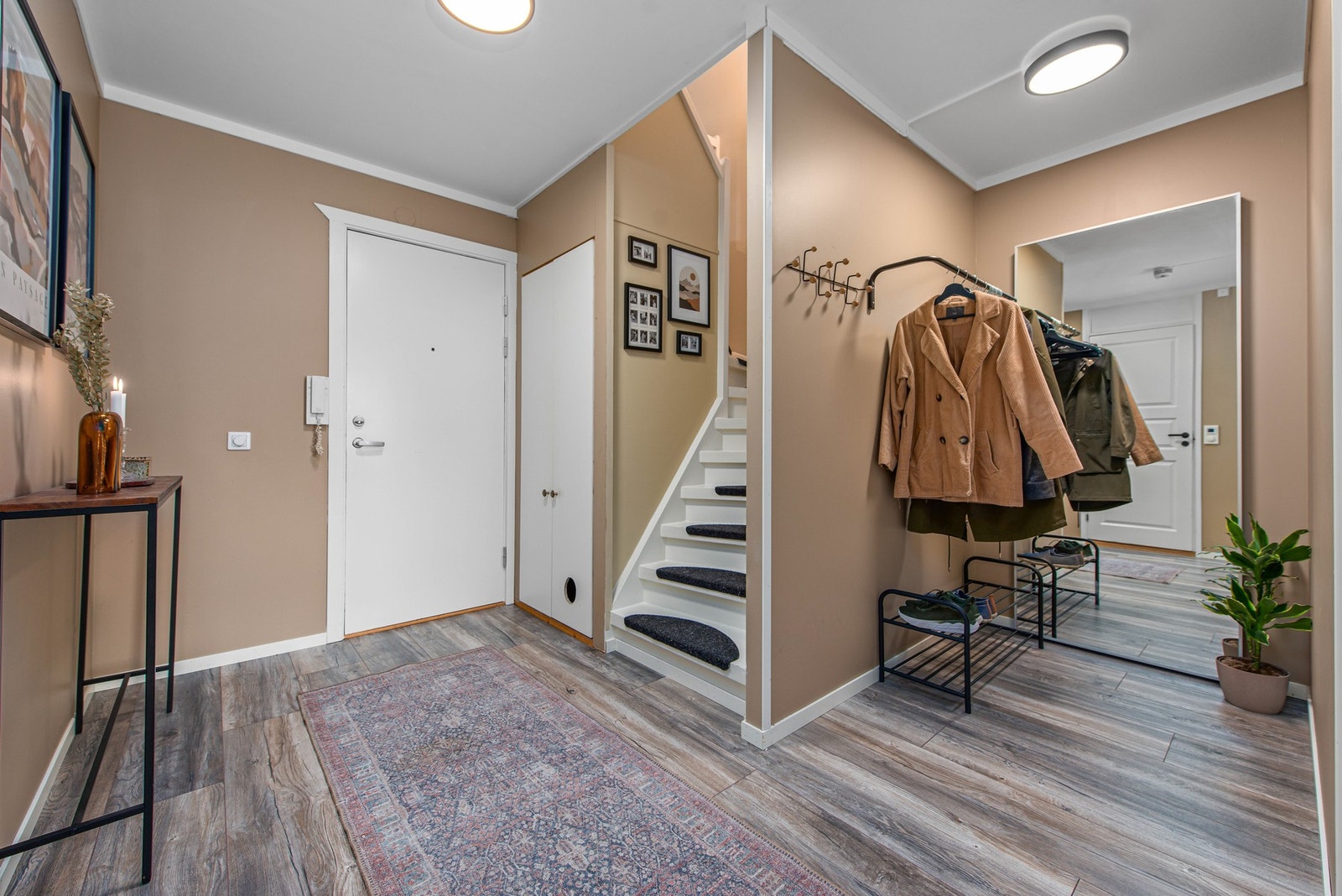 Entré/inngangsparti. Galleribilde