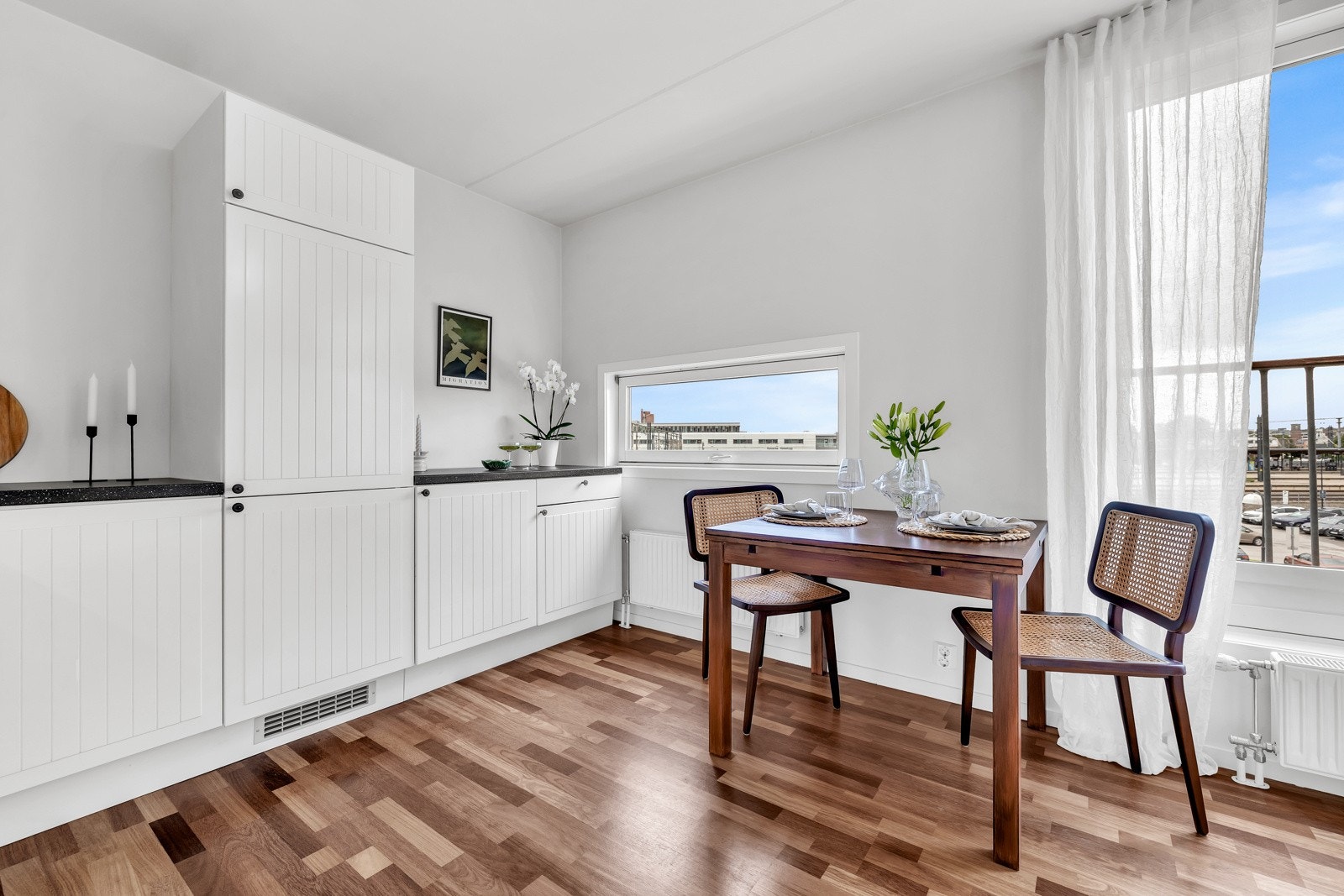 Det er plass til spisebord i tilknytning til kjøkkenet. Galleribilde