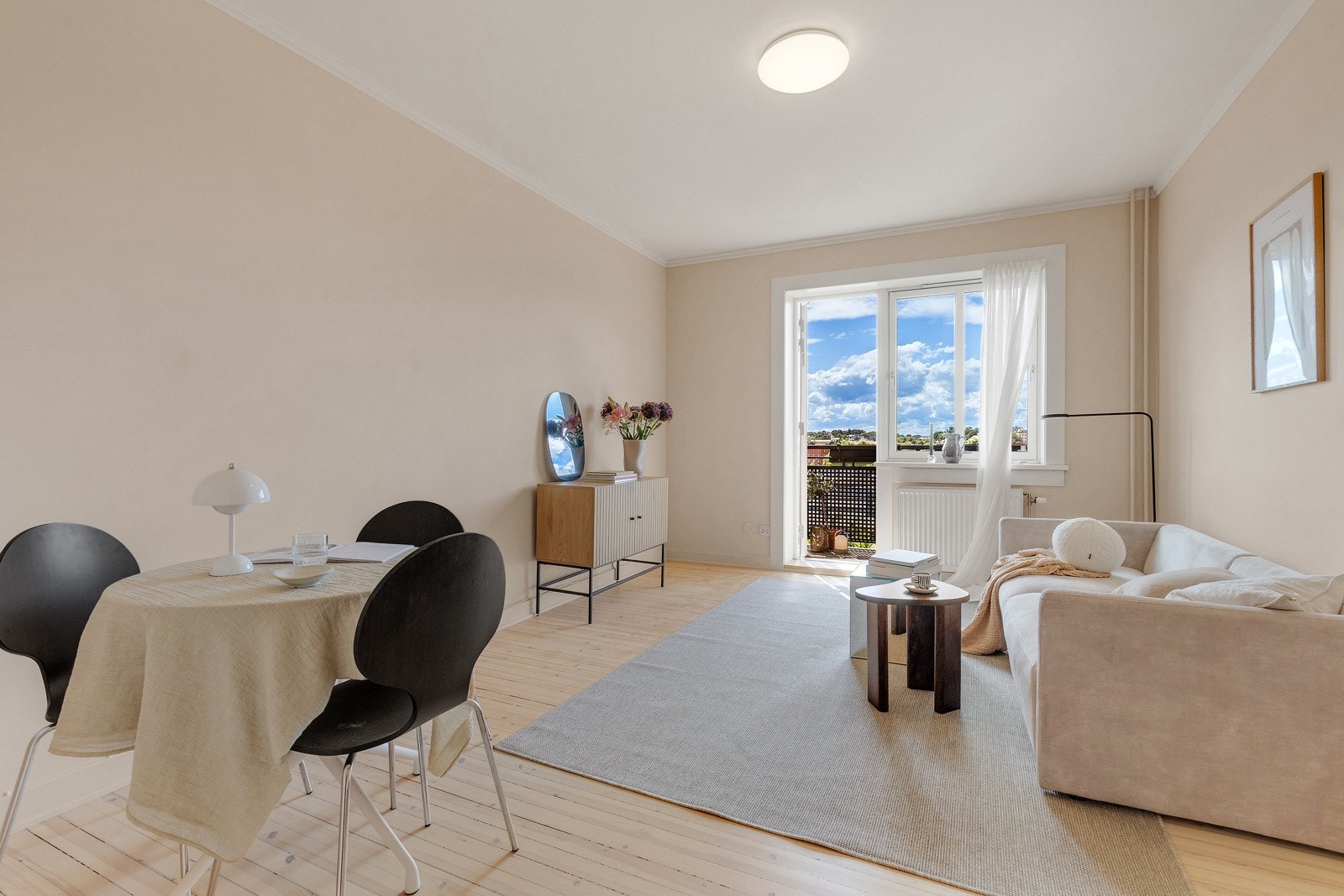 Her bor du høyt og fritt uten innsyn og med nydelig utsikt. Galleribilde