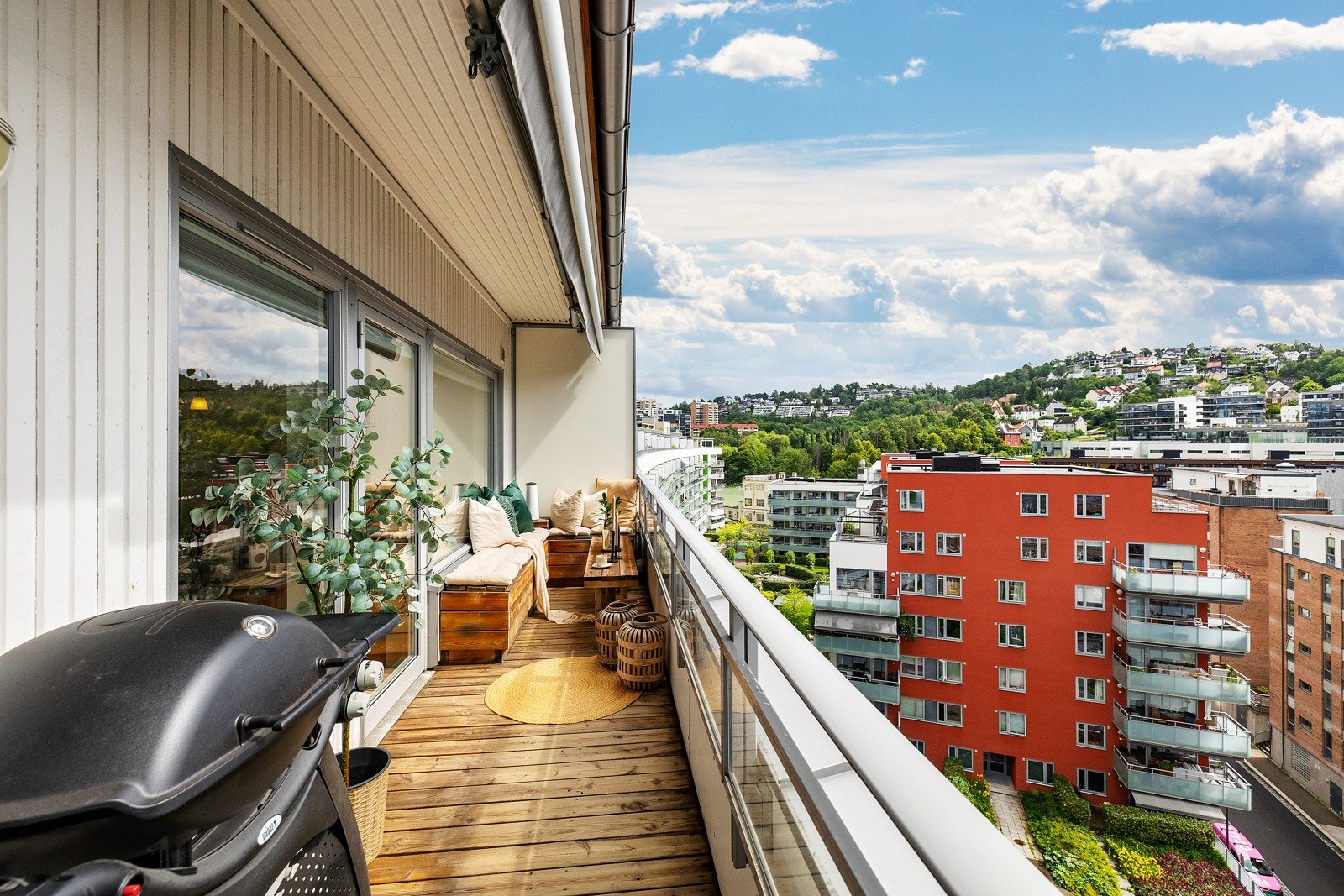 Utsikt fra balkongen over Kværnerbyen og mot Ekeberg. Galleribilde