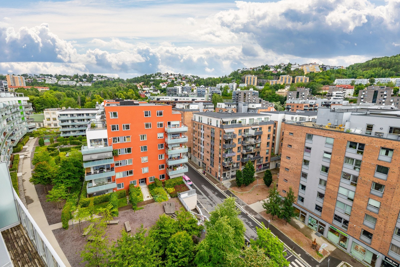 Utsikt fra balkongen mot øst. Galleribilde