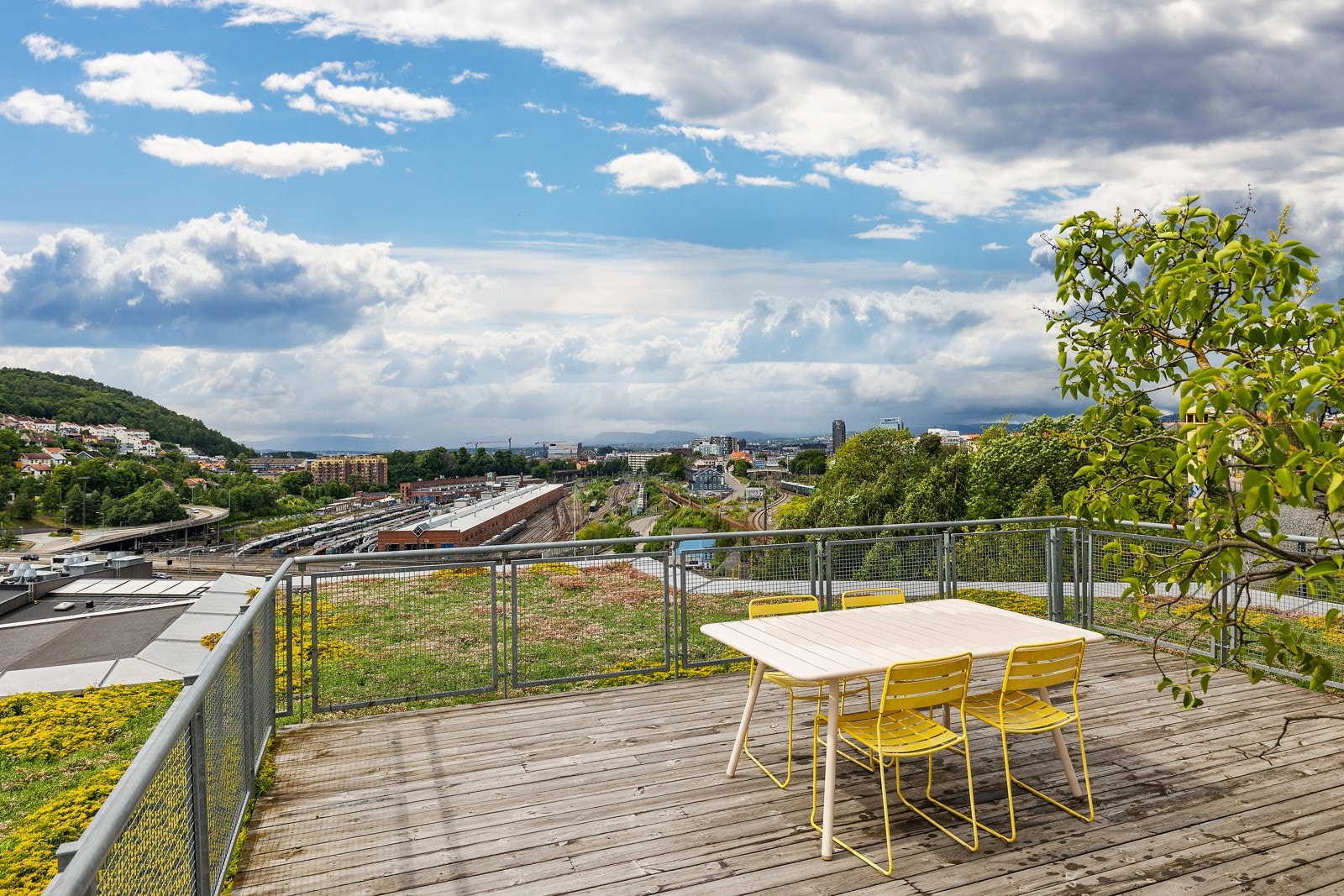 Felles takterasse hvor du kan nyte lange sommerdager. Galleribilde