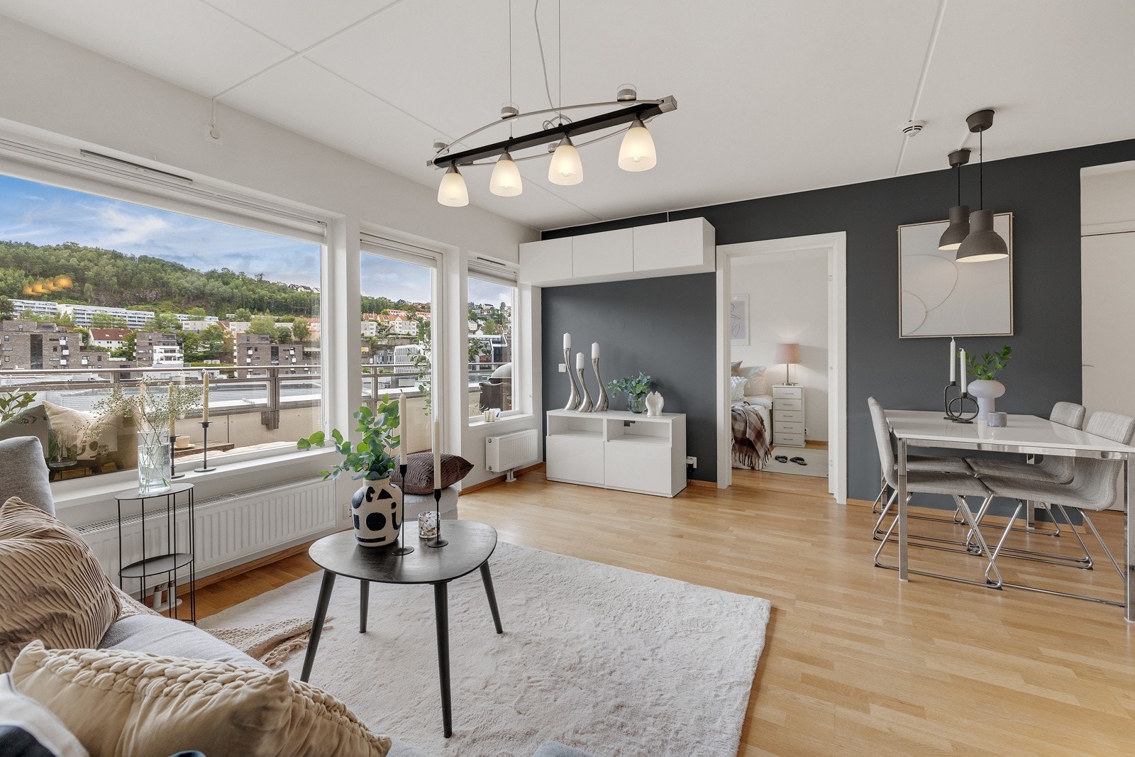 En lekker og moderne 2-roms leilighet i 8.etasje med fantastisk utsikt og ingen innsyn! Galleribilde