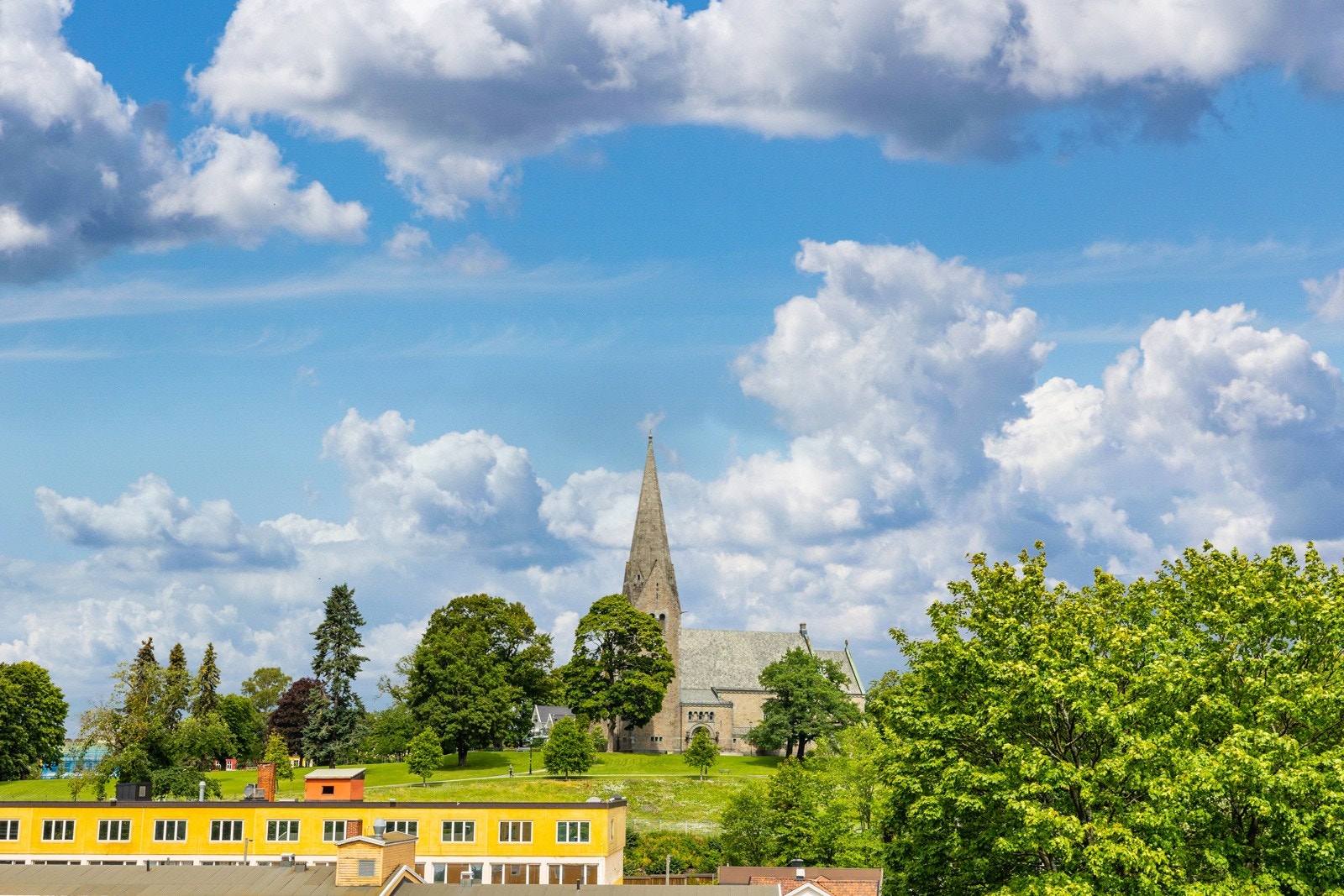 Fra takterrasen er det også utsikt til Vålerenga kirke og parken. Galleribilde